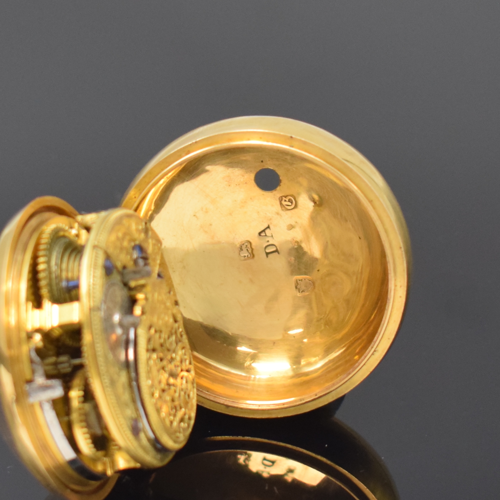 Detail d: Jn. GRANTHAM London Repoussé Spindeltaschenuhr im doppelten 22k Goldgehäuse, London Hallmark 1762, glattes Geh., Repoussé-Übergeh. m. großem ...
