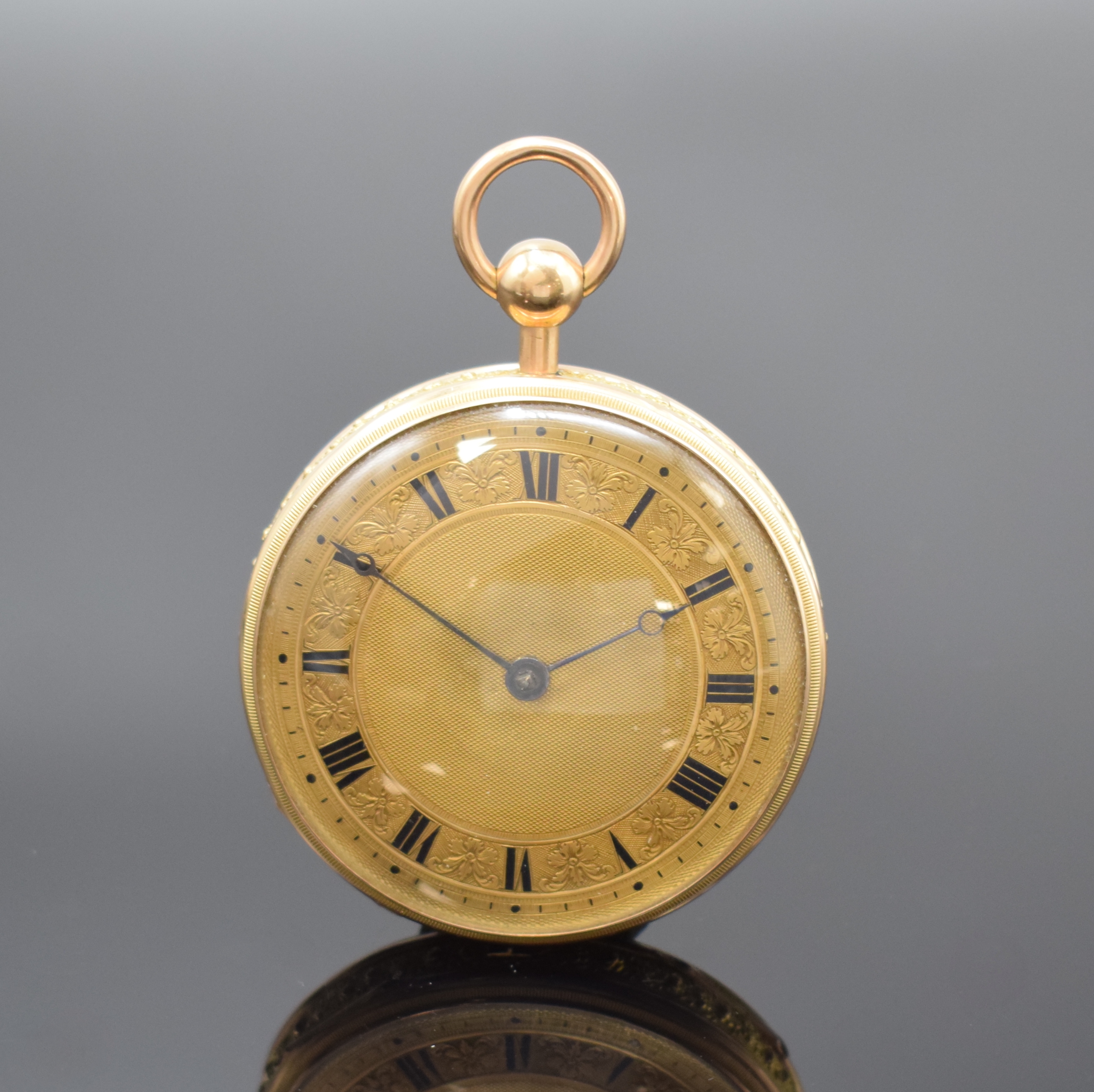 Große offene Taschenuhr mit Musik und 1/4- Repetition in RoseG 750/000, Schweiz um 1820, Schlüsselaufzug, guill. Geh. m. floral verz. Rand, ...