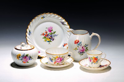 Image 26755346 - Hot drinks service, Nymphenburg, ribbed wave shape, 20th century, porcelain, hand-painted decoration of scattered flowers and bouquets of flowers, gold rim, 3 coffee cups with saucers, 3 mocha cups with saucers, sugar bowland milk jug, 12 cake plates, traces of age