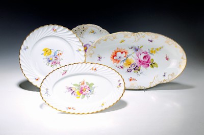 Image 26755348 - Service parts, Nymphenburg, ribbed wave shape and rocaille decoration, porcelain, hand- painted decoration with scattered flowers and bouquets of flowers, gold rim, 6 dinner plates, 6 bread plates, 6 deep plates (flag inbreakthrough work), 2 oval bowls, traces of age