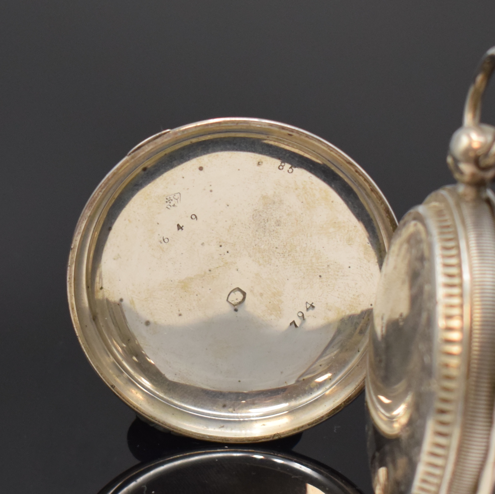 Detail b: CHAUPARD offene Spindeltaschenuhr mit Wecker in Silber, Frankreich um 1820, guill. Geh., durchbr. u. grav. Innendeckel für darauf montierte Glocke, ...