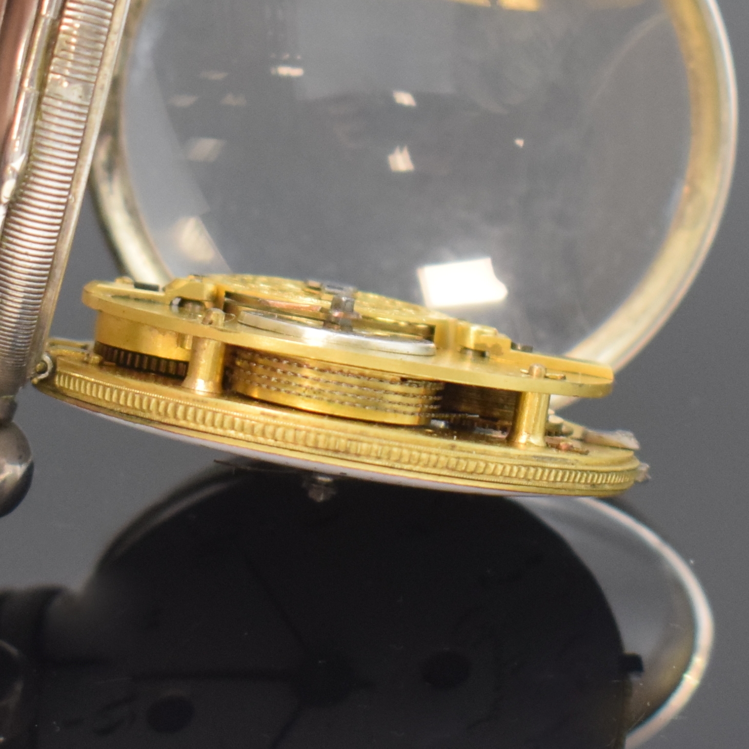 Detail f: CHAUPARD offene Spindeltaschenuhr mit Wecker in Silber, Frankreich um 1820, guill. Geh., durchbr. u. grav. Innendeckel für darauf montierte Glocke, ...