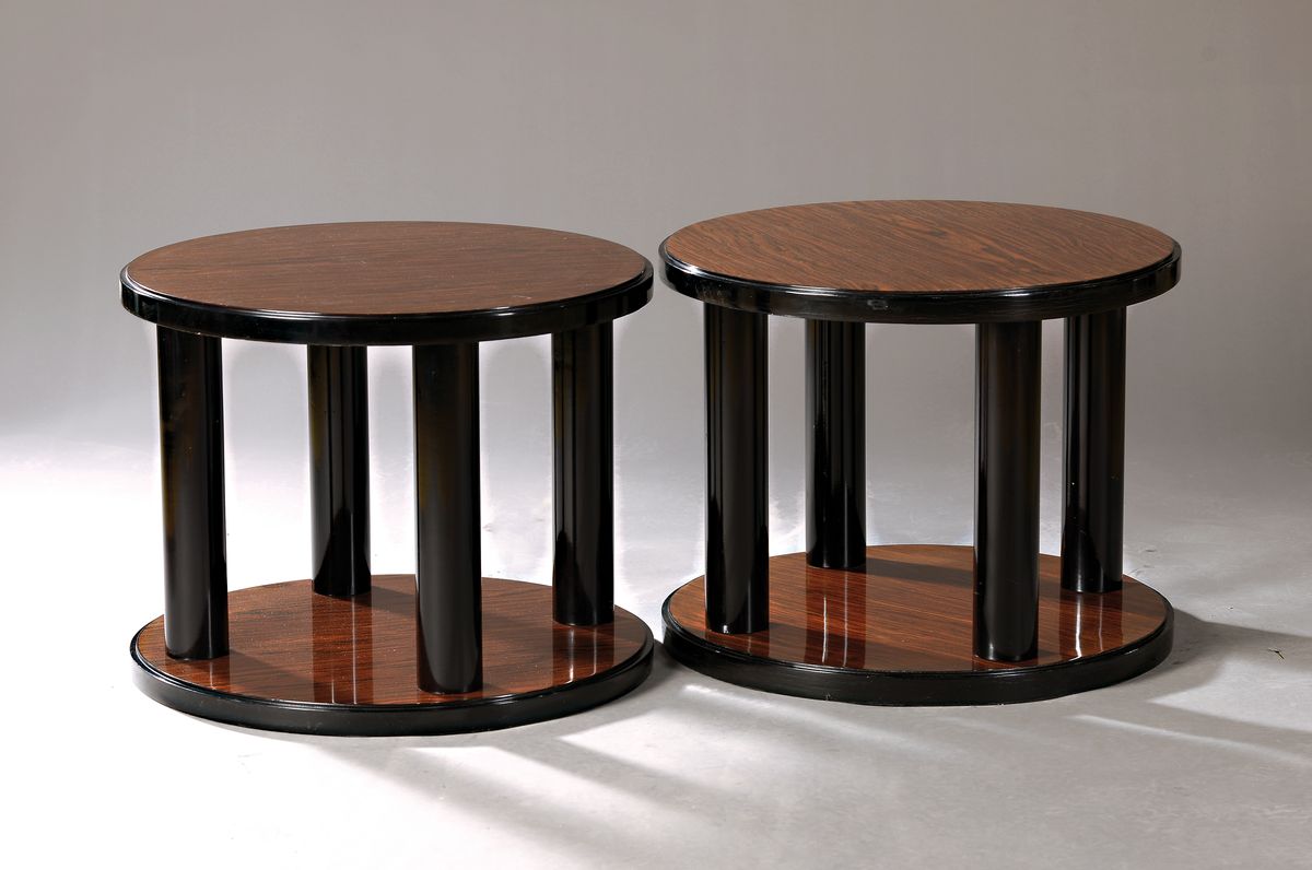 Paar runde Beistelltisch, Frankreich, 30/40er Jahre, Palisanderfurnier, Holz teilweise schwarz lackiert, Säulendekor, D. 64 cm, H. ca. 52 cm, EZ 2, ...