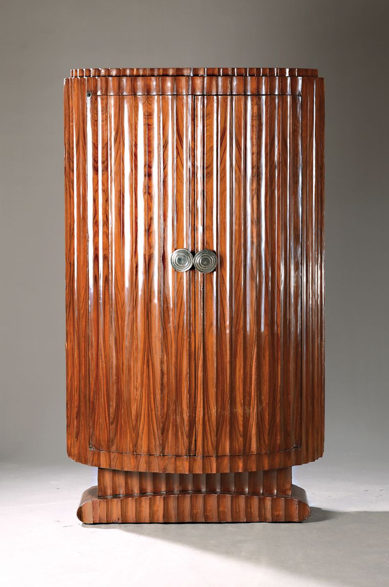 Halbrunder Schrank, Frankreich, Art Deco, 30er Jahre, Pasisanderfurnier, Rückwand u. innen später furniert, so jetzt frei stellbar, halbrunde ...