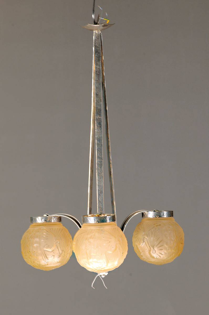 Deckenlampe, Frankreich, 30er Jahre, Muller Freres, Metallfassung, drei getönte Formglasschirme z.T. sign, Elektr. teilweise erneuert, Fu. nicht ...