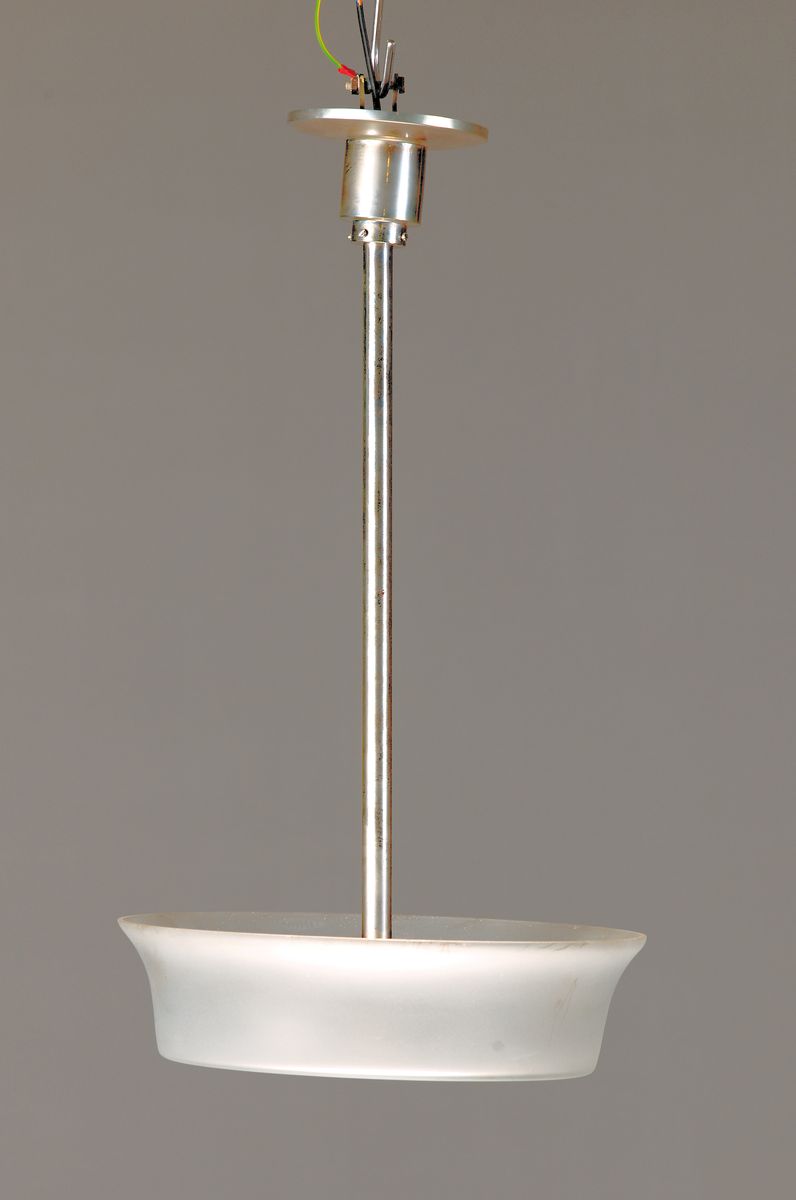 Deckenlampe, Frankreich, um 1920/30, Metallfassung, mattierte Glasschale, vier Brennstellen, H. ca. 66 cm, D. ca. 35 cm, Elektr. nicht geprüft