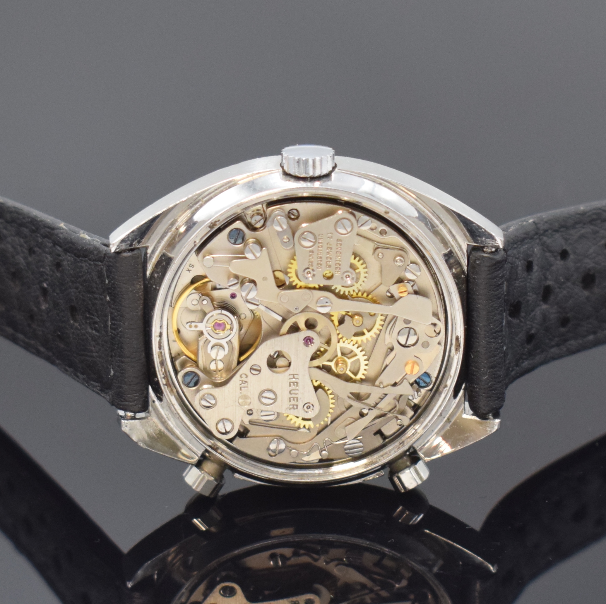 Detail e: HEUER Carrera Armbandchronograph mit Kaliber 12 Referenz 1153, Schweiz um 1970, Automatik, Boden verschr., orig. Drücker, Krone später, silb. ...