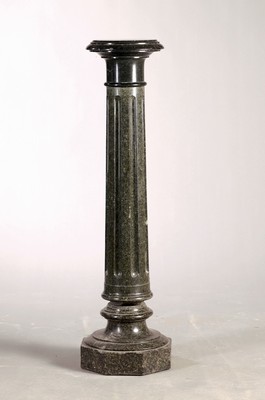 Image 26755658 - Heavy marble column, around 1880, green stone,fluted columns, height approx. 105 cm, condition 2
