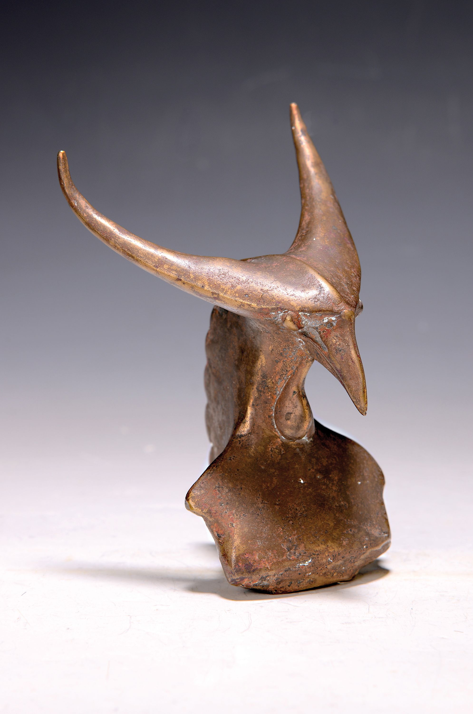 Detail k: Gernot Rumpf, geb. 1941 Kaiserslautern, Vogelkopf mit Geweih, Bronzeskulptur, monogr., H. ca. 14cm
