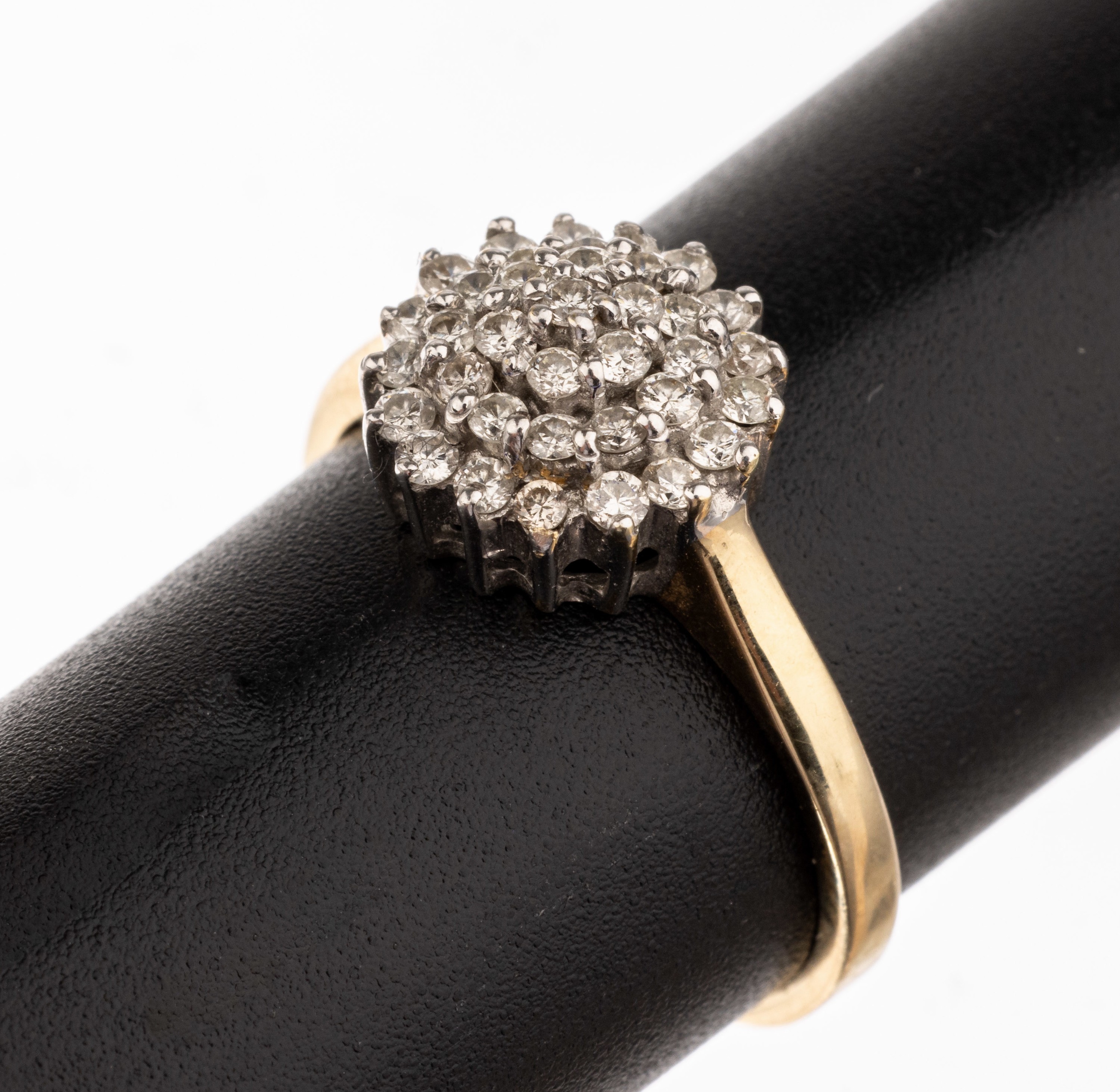 14 kt Gold Brillant-Ring, GG/WG 585/000, WGRingkopf in mehreren Ebenen, 36 Brillanten zus. ca. 0.50 ct (grav.) Weiß/si, RW 56, ca. 3.3 g