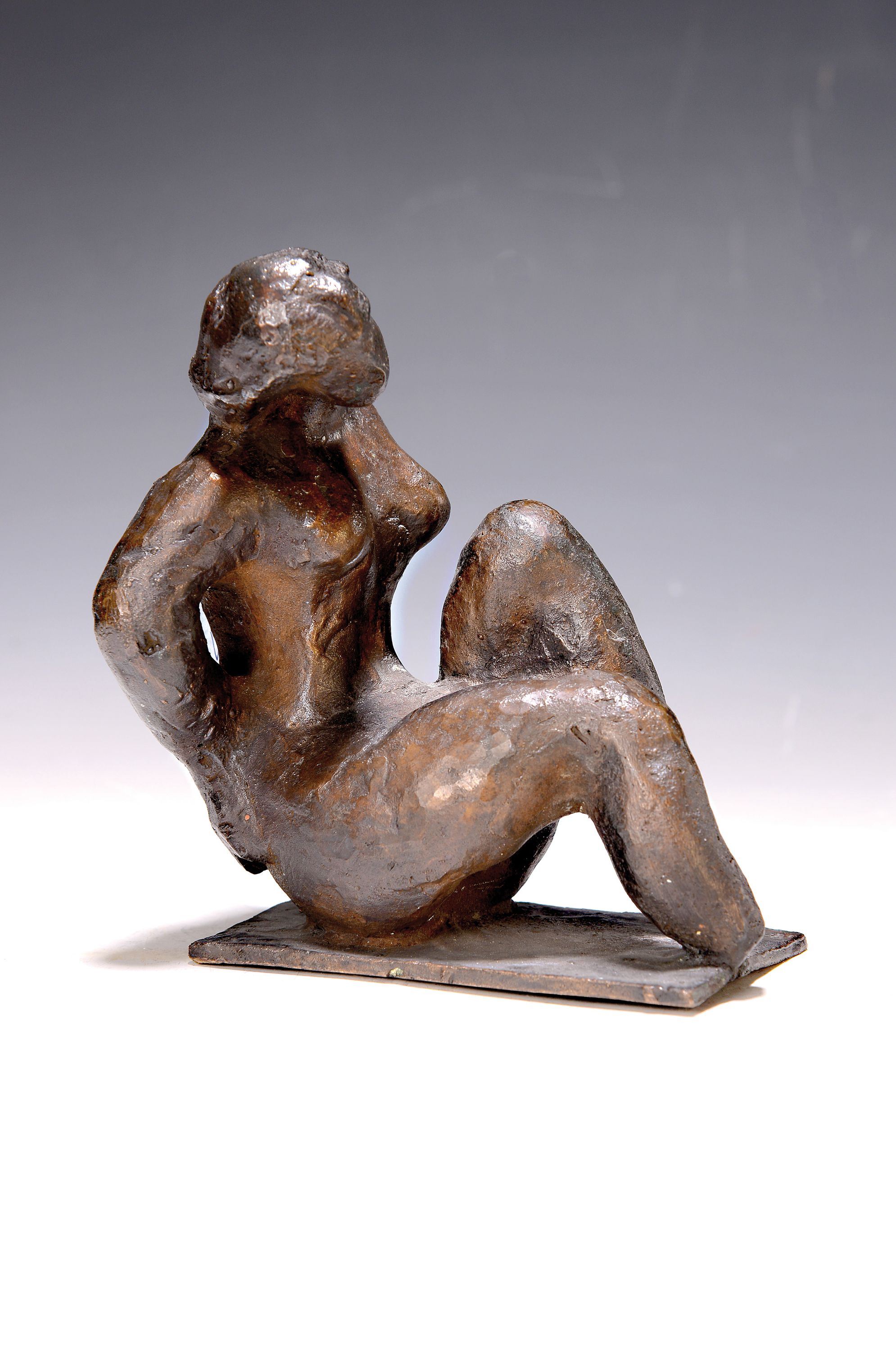 Detail k: Emil Krieger, 1902 Kaiserslautern-1979 München, sitzender Akt, Bronzeskulptur, H. ca. 14cm