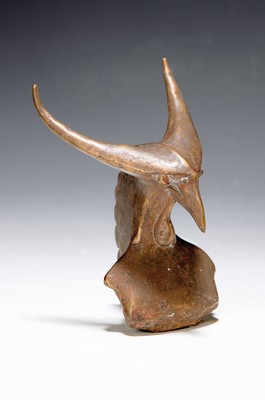 Image 26755850 - Gernot Rumpf, born 1941 Kaiserslautern, bird head with antlers, bronze sculpture, monogram,height approx. 14cm