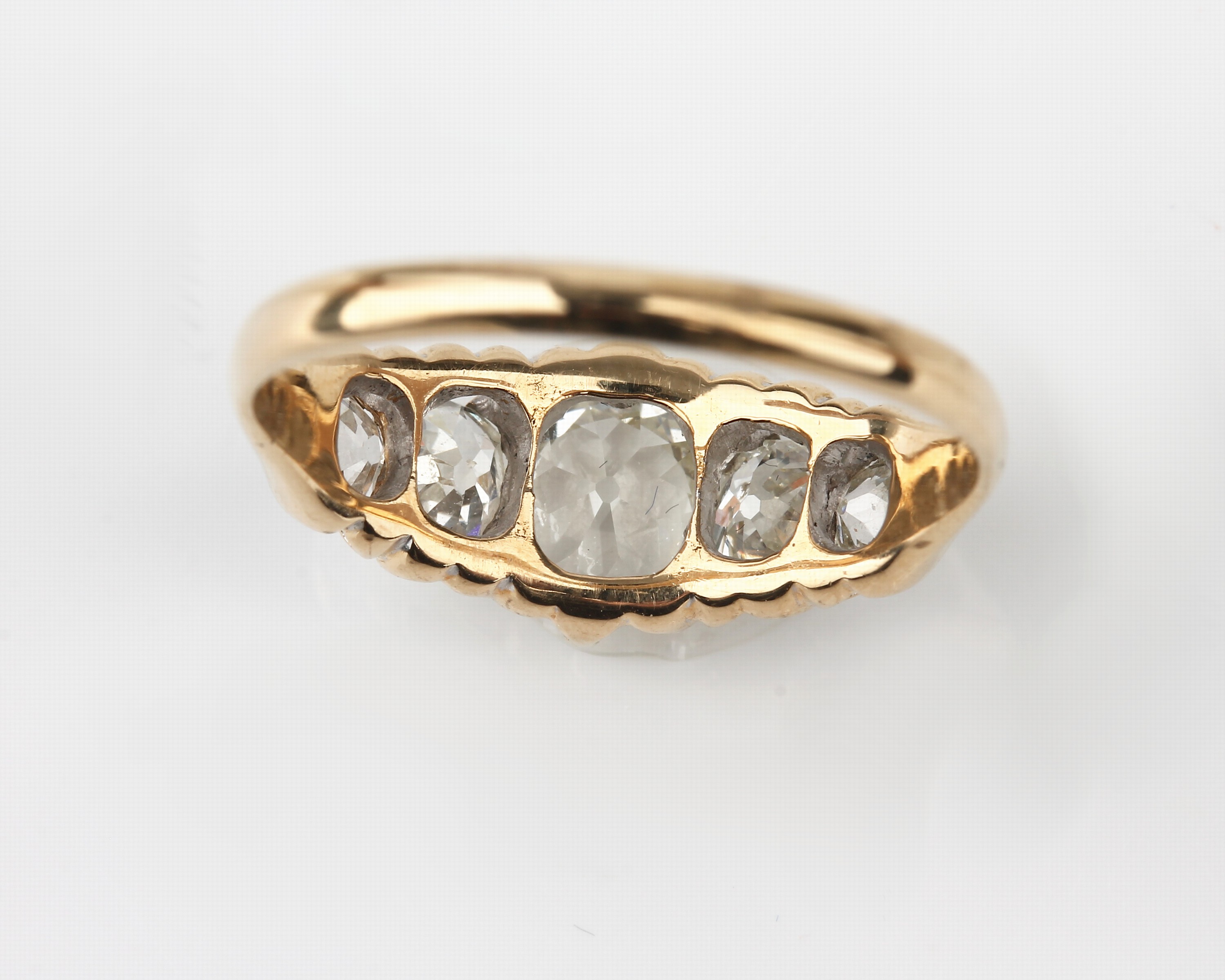 Detail d: 18 kt Gold Diamant-Ring, um 1870/80, GG 750/000 gepr., 5 Altschliffdiamanten zus. ca. 1.60 ct Weiß-l.get.Weiß/si-p, ca. 3.7 g, RW 56, zeittyp.