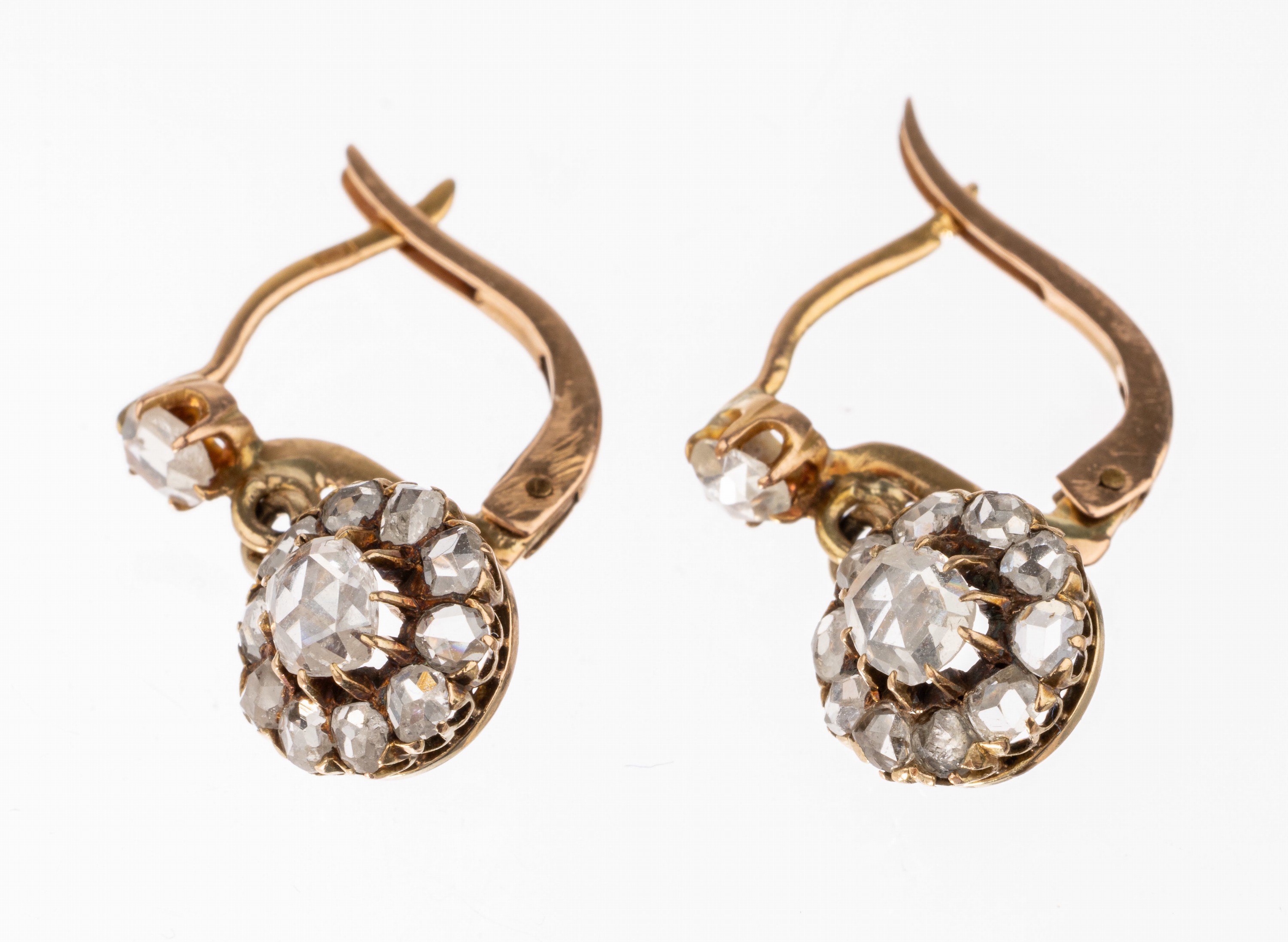 Paar 14 kt Gold Diamant-Ohrgehänge, um 1880/90, GG 585/000, bewegliche Abhängung, 24 Diamantrosen zus. ca. 0.60 ct, L. ca. 1.5 cm, zeittyp., ...