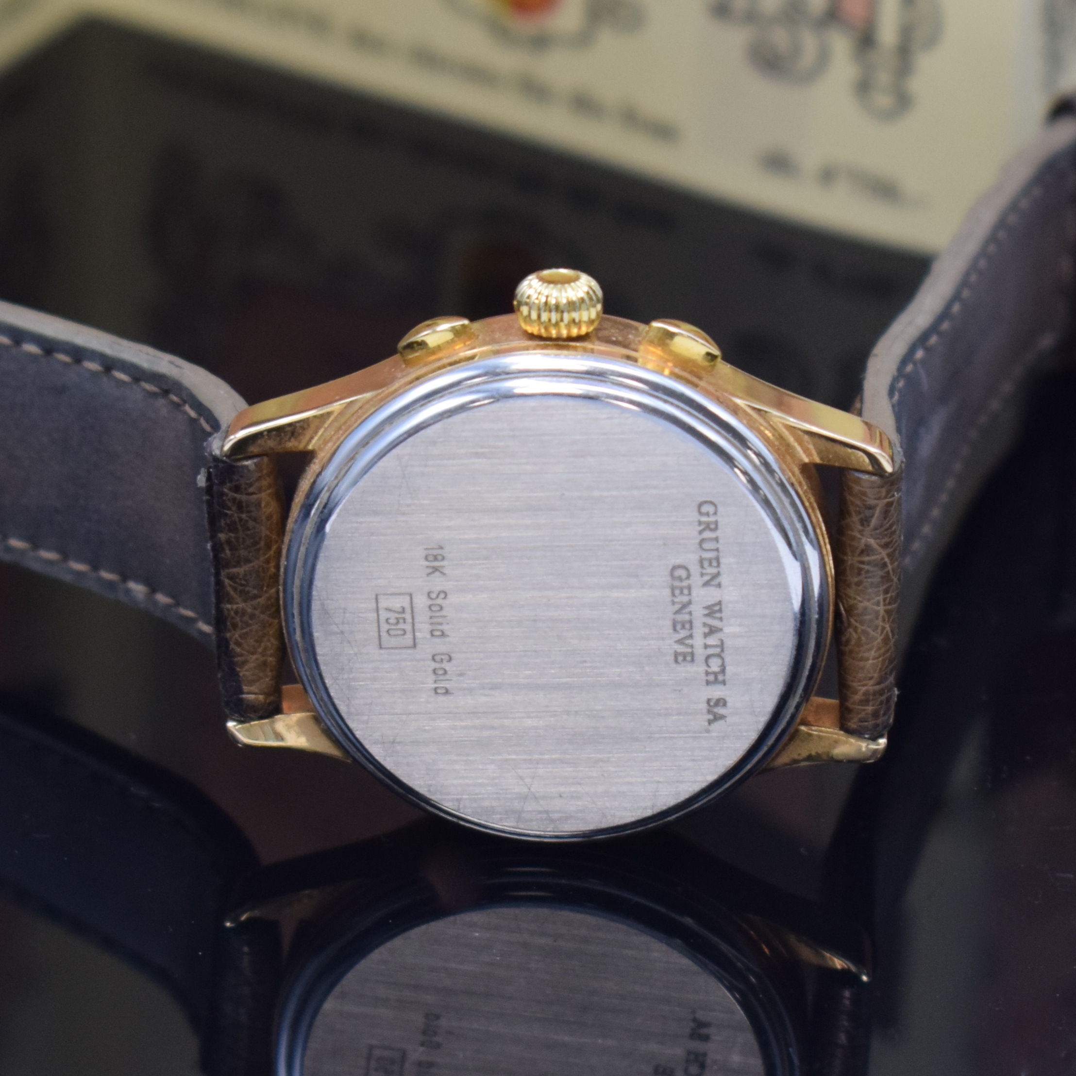 Detail d: GRUEN "Georgine" Armbandchronograph in WG/RoseG 750/000, Schweiz um 1994, Handaufzug, schweres Geh., Boden aufgedr., schwarzes Zifferbl. m. ...