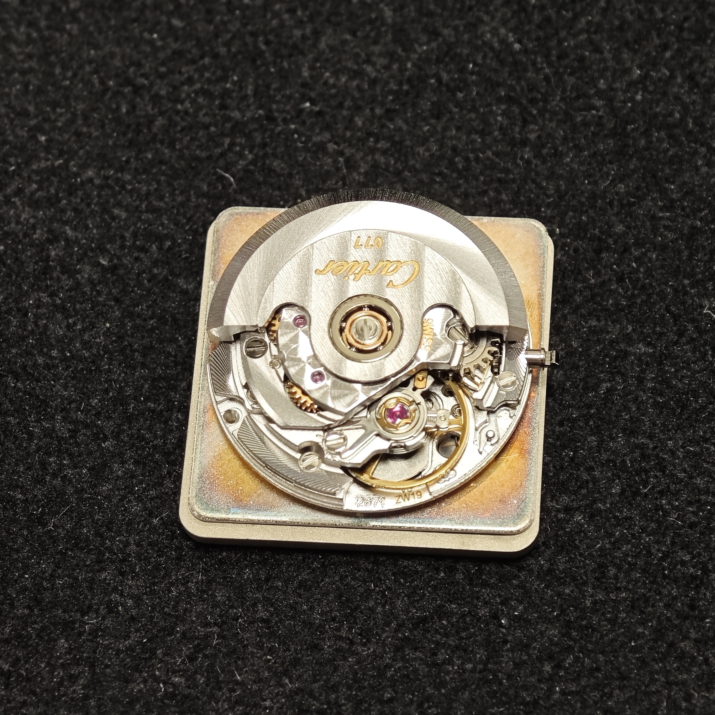 Detail e: CARTIER Santos Herrenarmbanduhr, Schweiz um 1985, Automatik, Edelstahl/Gold kombiniert inkl. Gliederband m. Faltschl., Monocoque- Geh., Lünette ...