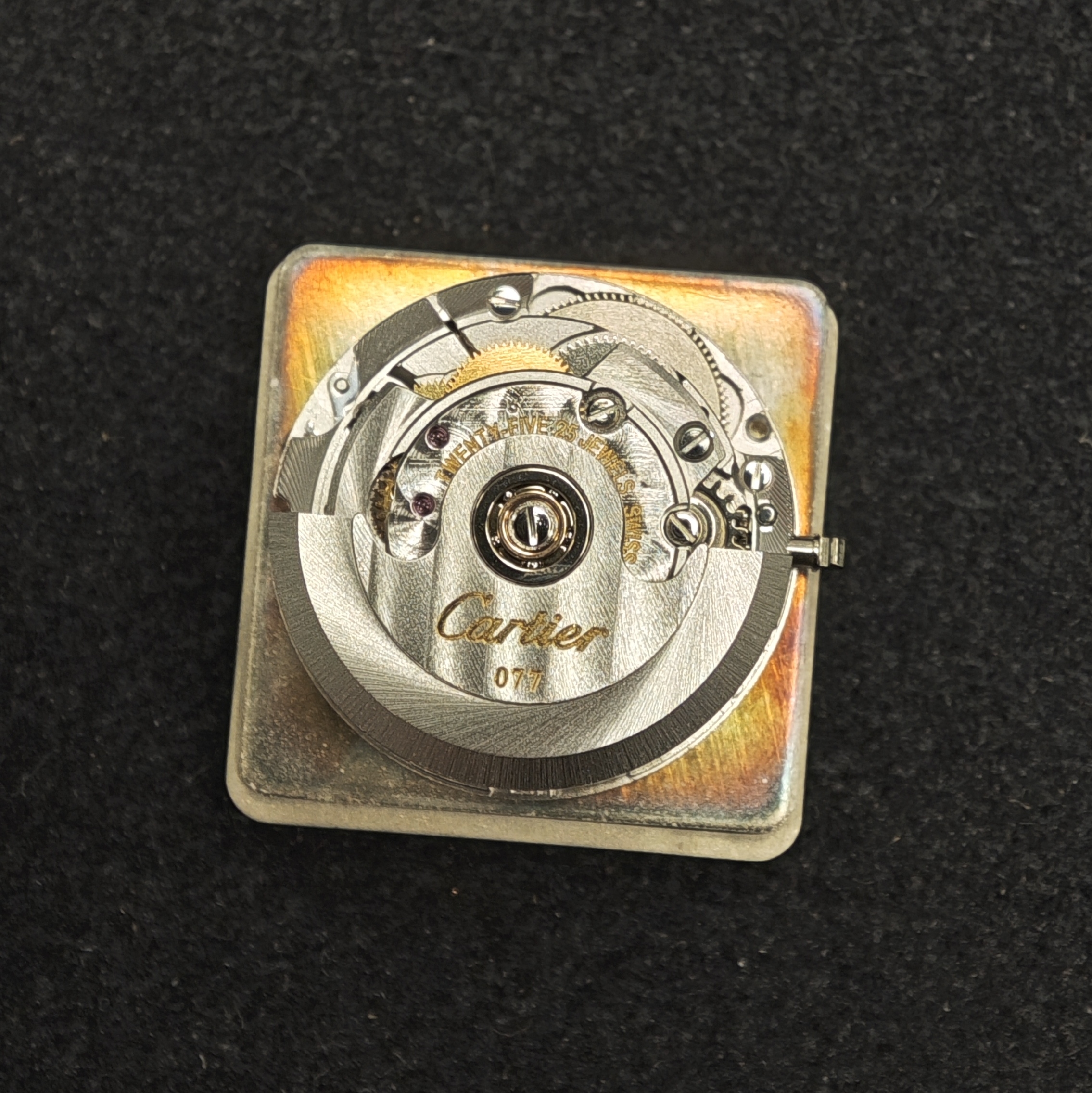 Detail f: CARTIER Santos Herrenarmbanduhr, Schweiz um 1985, Automatik, Edelstahl/Gold kombiniert inkl. Gliederband m. Faltschl., Monocoque- Geh., Lünette ...
