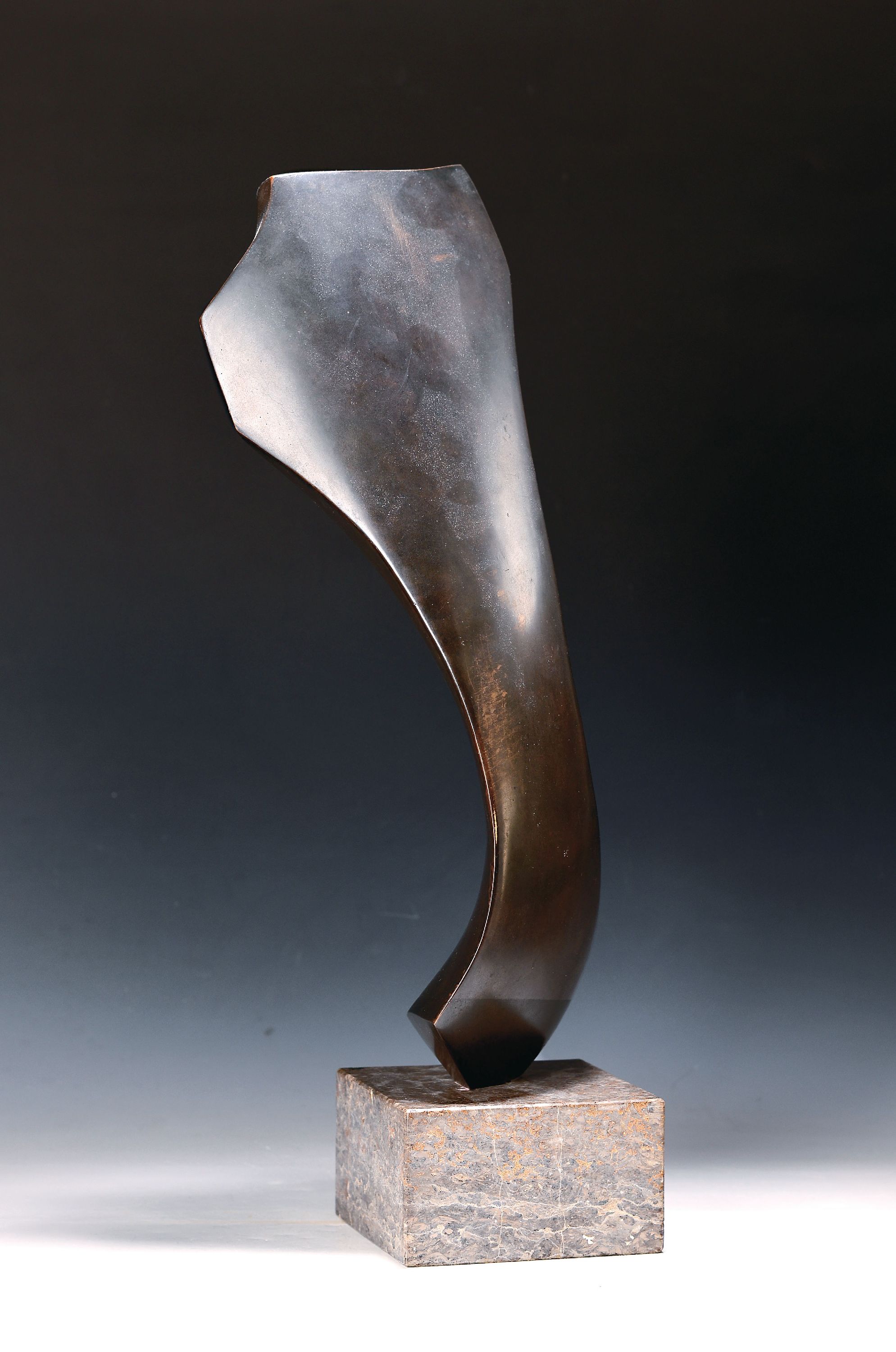 Seff Weidl, 1915 Eger-1972 Inning, "Großer Torso", Bronze, braune Patina, auf Steinsockel, signiert und nummeriert Ed. V/X, gestreckt und ...