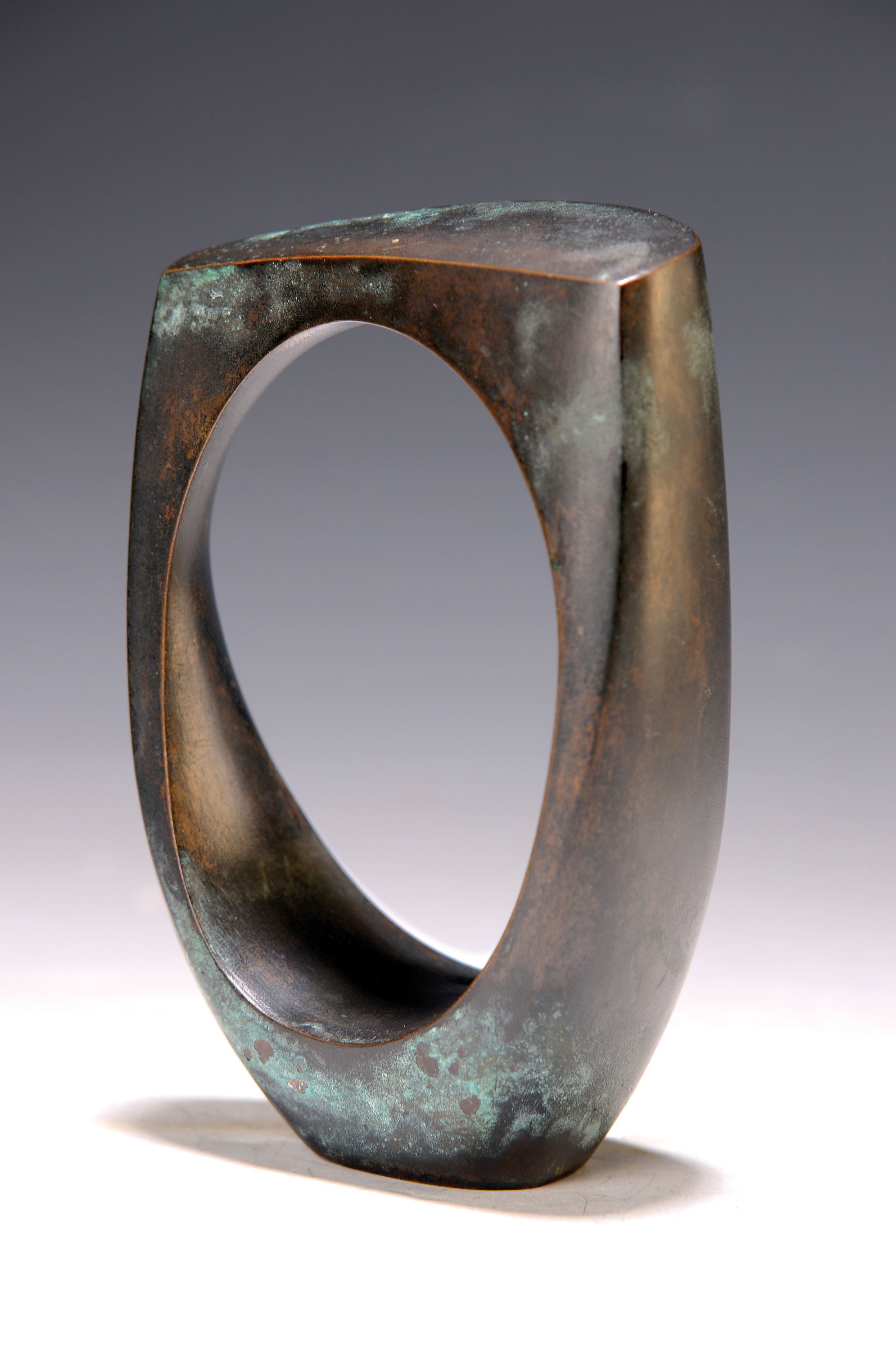 Detail k: Seff Weidl, 1915 Eger-1972 Inning, Studium an der Akademie München, "ovale Form", Bronzeskulptur, Patina, signiert, H. 13,5 cm, ...