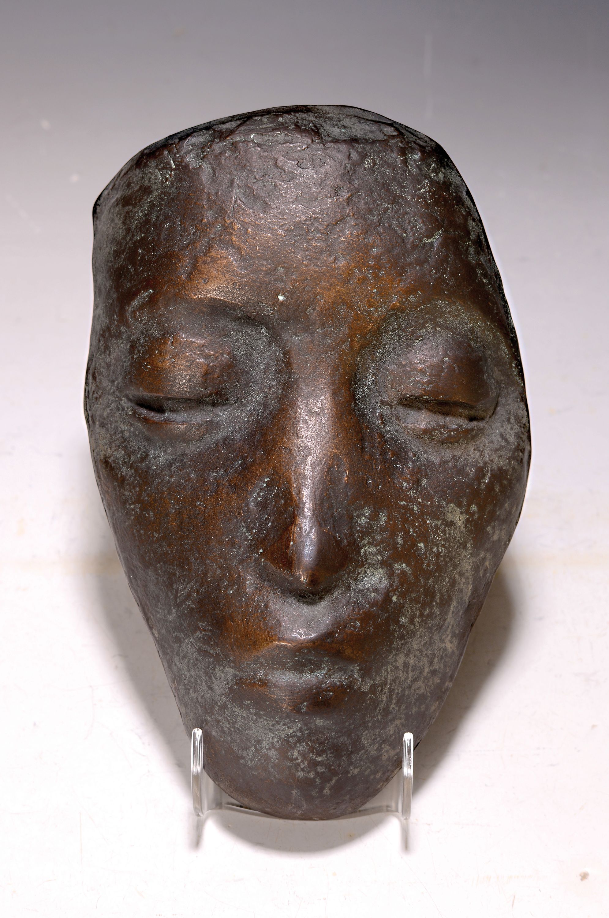 Detail k: Seff Weidl, 1915 Eger-1972 Inning, "Flache Maske" Selbstporträt?, Bronze, innen signiert,23x15 cm, Provenienz: aus süddeutscher ...