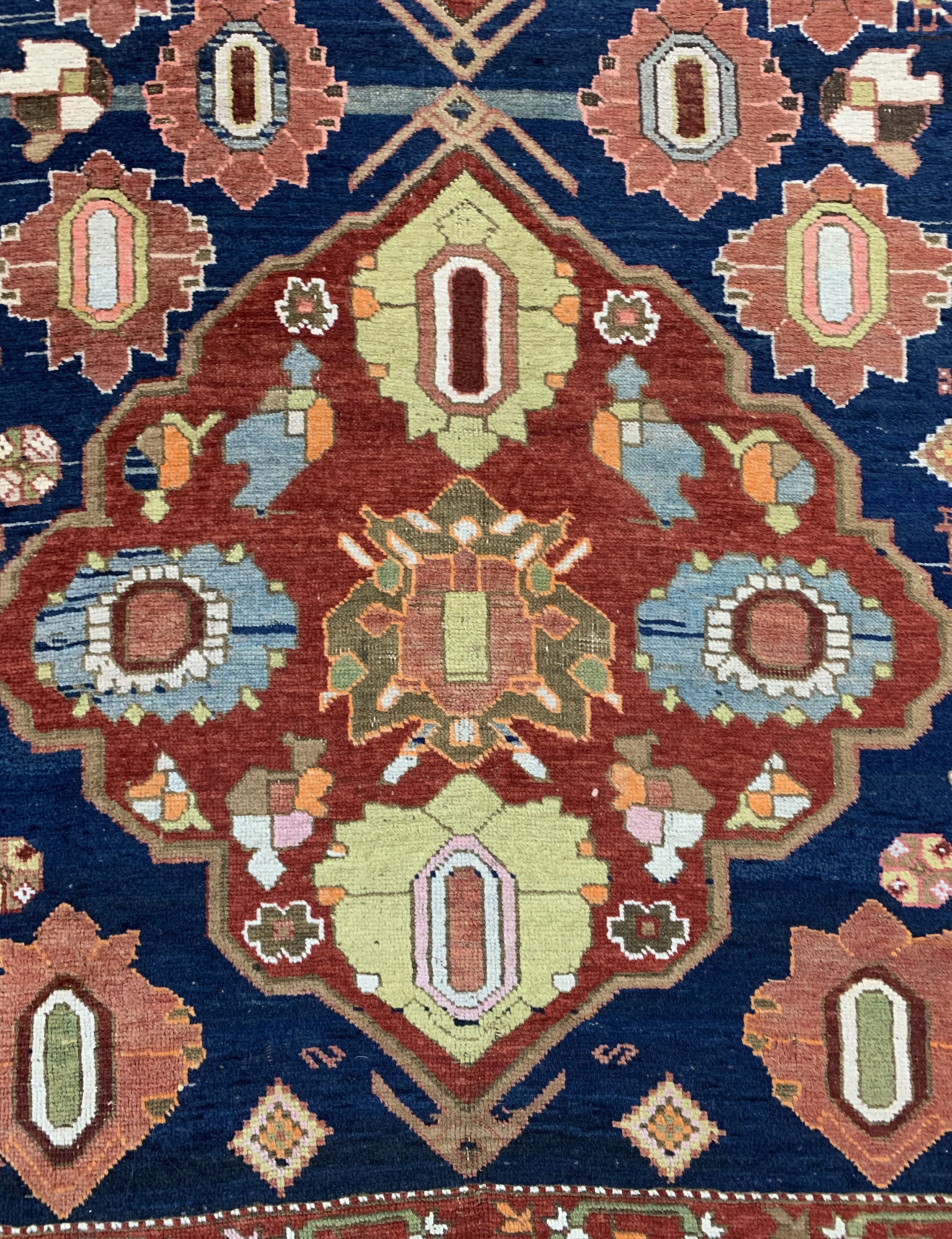 Detail b: Armenischer Kazak antik, Karabagh, Kaukasus, um 1900, Wolle auf Wolle, ca. 300 x 154 cm, EHZ: 2-3