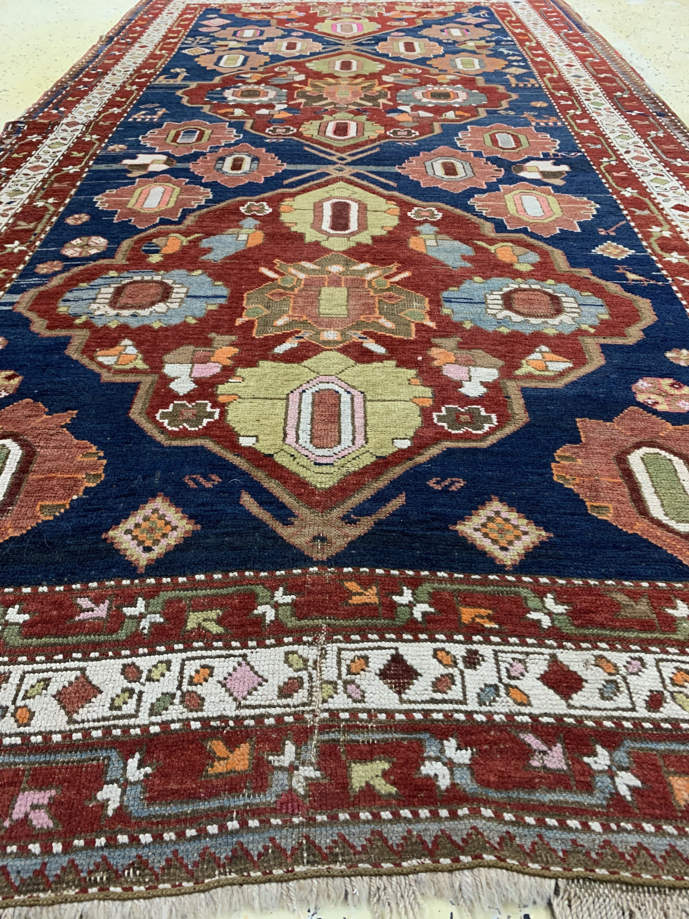 Detail d: Armenischer Kazak antik, Karabagh, Kaukasus, um 1900, Wolle auf Wolle, ca. 300 x 154 cm, EHZ: 2-3