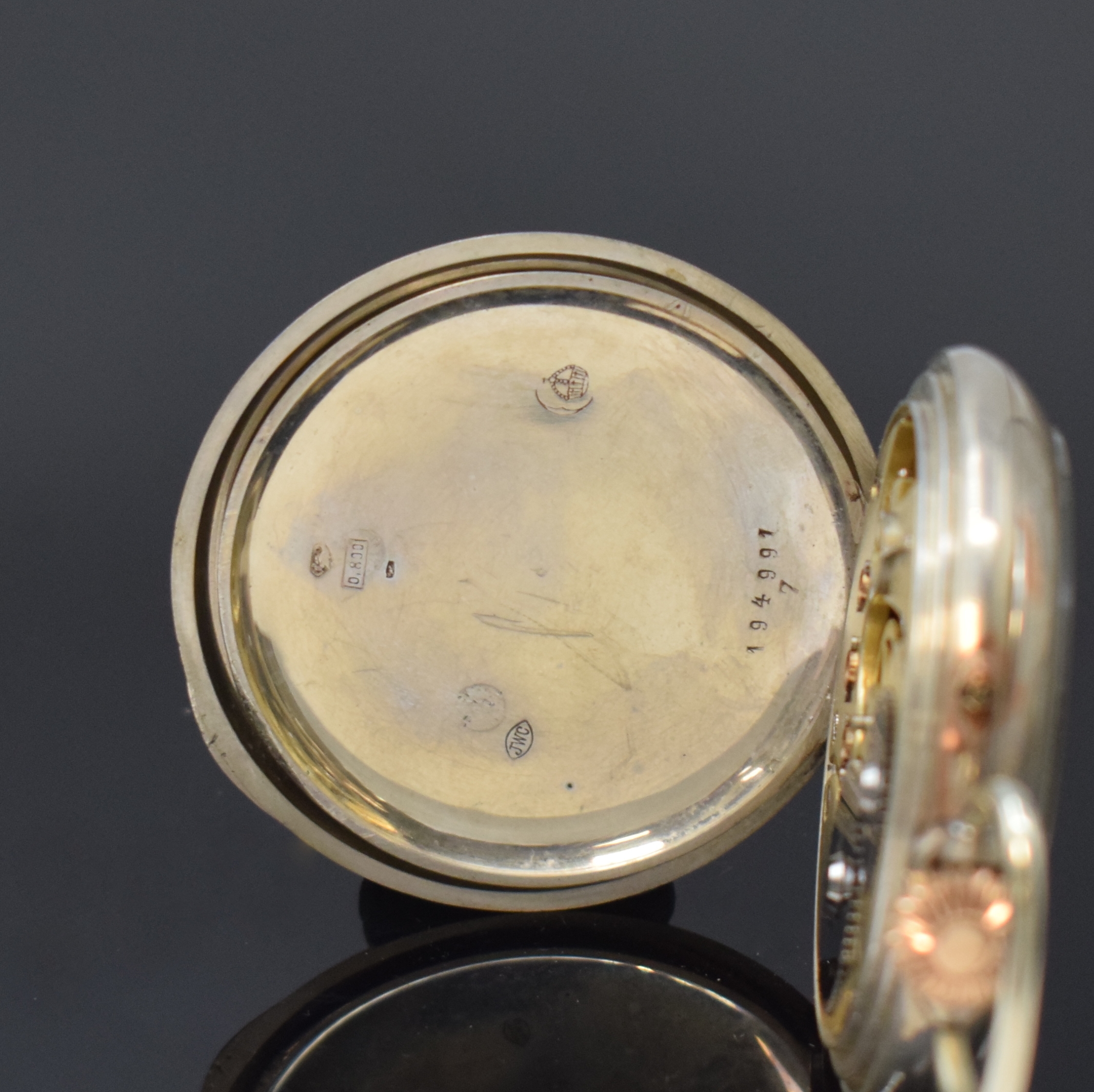 Detail d: IWC offene Herrentaschenuhr in Silber, Schweiz um 1899, guill. Geh. berieb./dell., sign. Emailzifferbl., feine röm. Zahlen, gold. Louis-XV Zeiger, ...