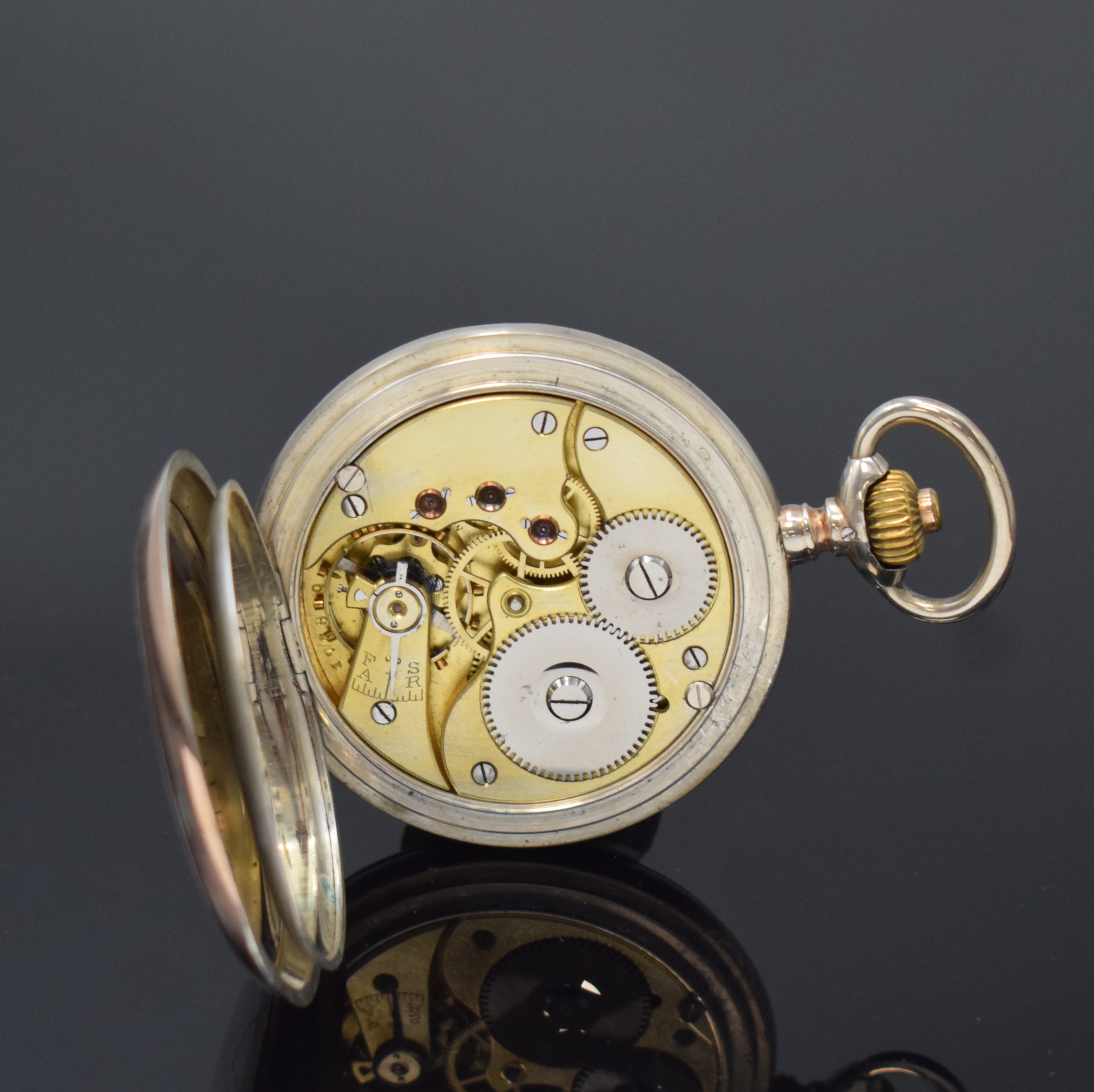 Detail g: IWC Herrensavonette in Silber, Schweiz um 1899, guill. Geh. berieb., Emailzifferbl. m. roter Minuterie, gold. Louis-XV Zeiger, kl. Sek. b. 6, verg. ...