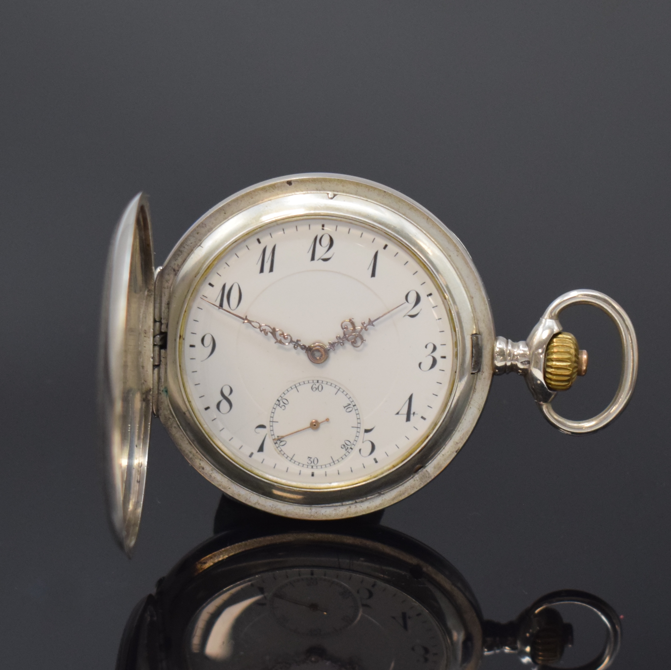 IWC Herrensavonette in Silber, Schweiz um 1912, guill. Geh., Widmungsgrav. auf der Cuvette, Emailzifferbl. m. arab. Zahlen, kl. Sek. b. 6, gold. ...