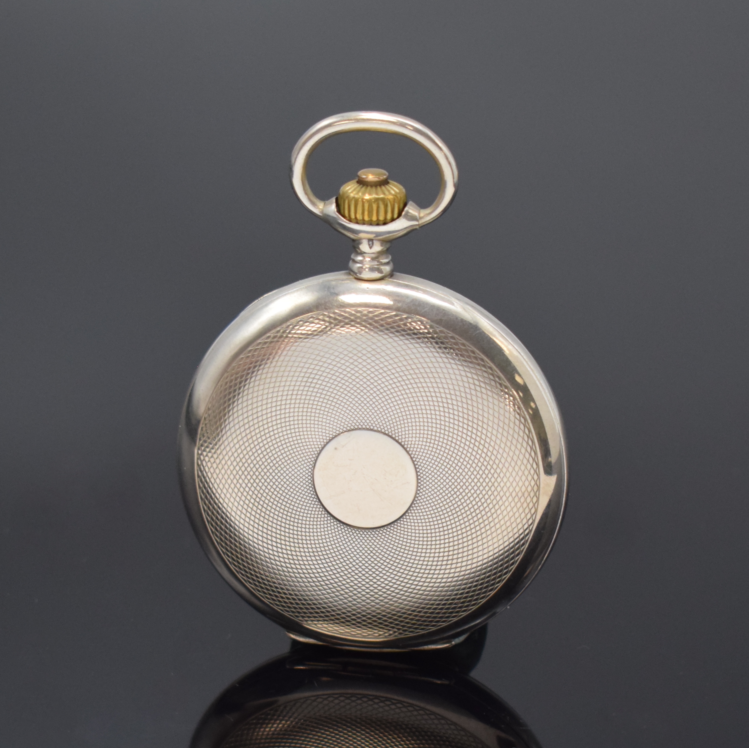 Detail b: IWC Herrensavonette in Silber, Schweiz um 1912, guill. Geh., Widmungsgrav. auf der Cuvette, Emailzifferbl. m. arab. Zahlen, kl. Sek. b. 6, gold. ...