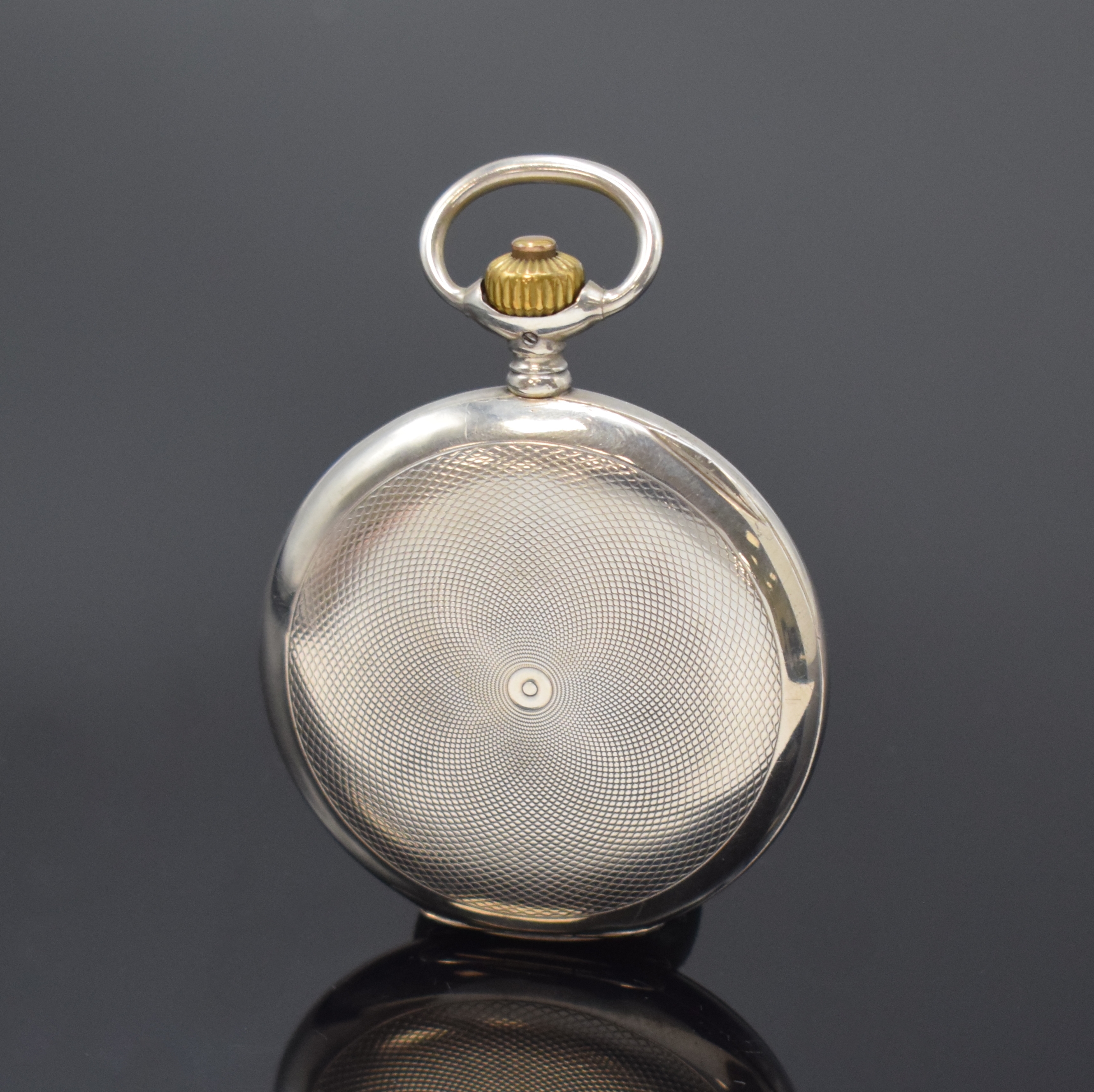 Detail c: IWC Herrensavonette in Silber, Schweiz um 1912, guill. Geh., Widmungsgrav. auf der Cuvette, Emailzifferbl. m. arab. Zahlen, kl. Sek. b. 6, gold. ...
