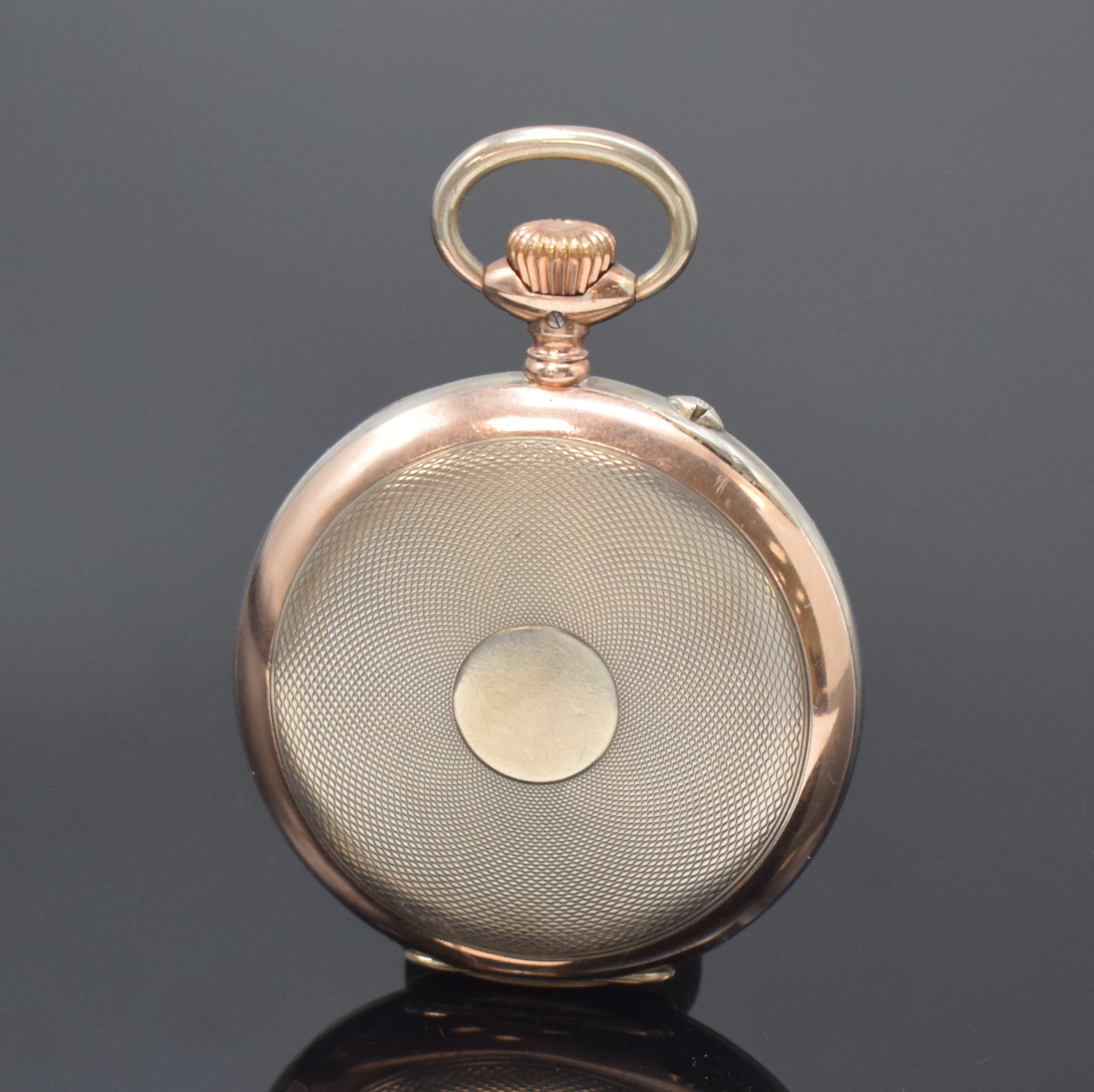 Detail a: IWC offene Herrentaschenuhr in Silber, Schweiz um 1920, guill. Geh., Cuvette m. Widmungsgrav., sign. Emailzifferbl., kl. Sek. b. 6, gold. Louis-XV ...