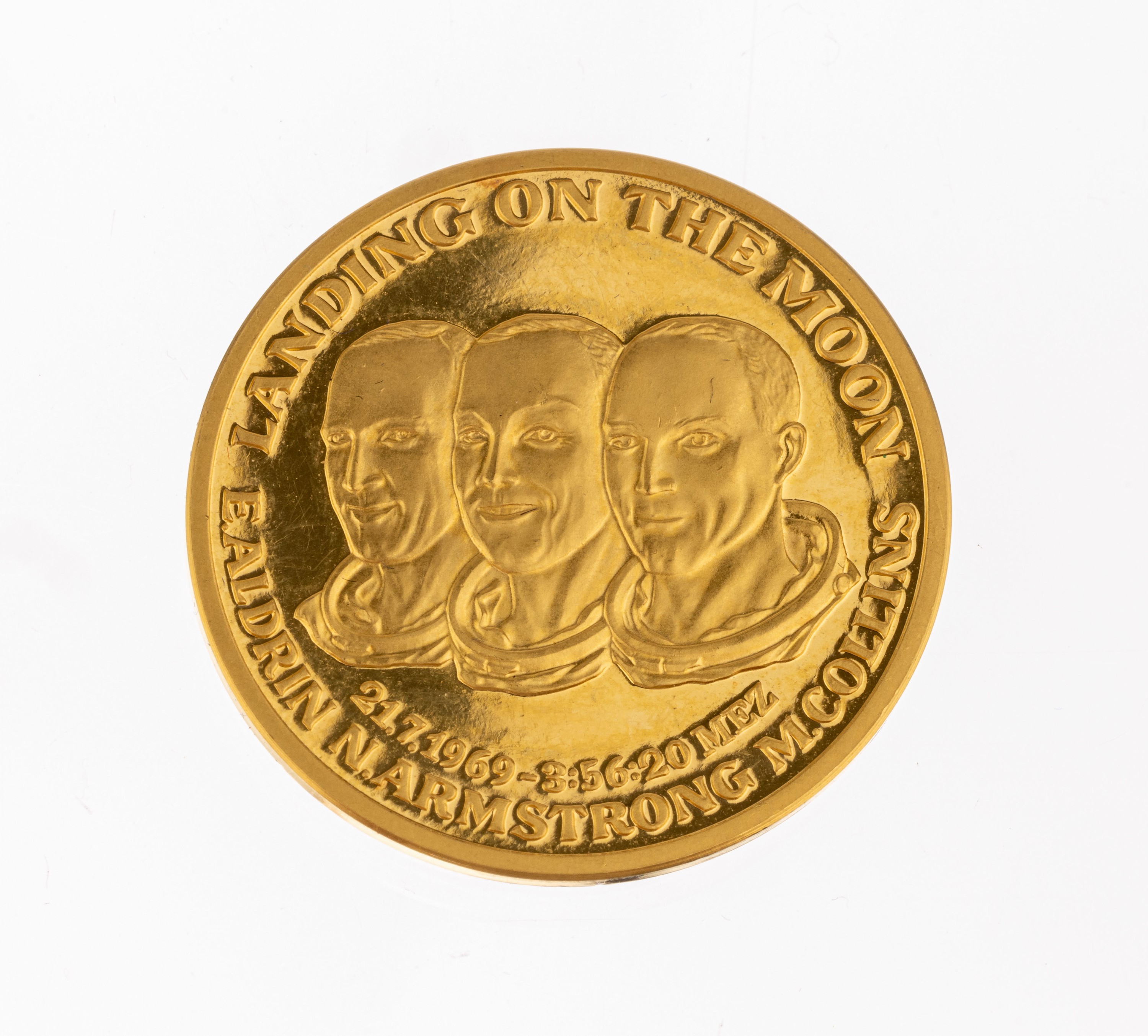 Gold Medaille "Mondlandung", GG 999/000, AV: Landing on the moon, E.Aldrin, N. Armstrong, M.Collins, RV: Armstrong und Aldrinmit ...
