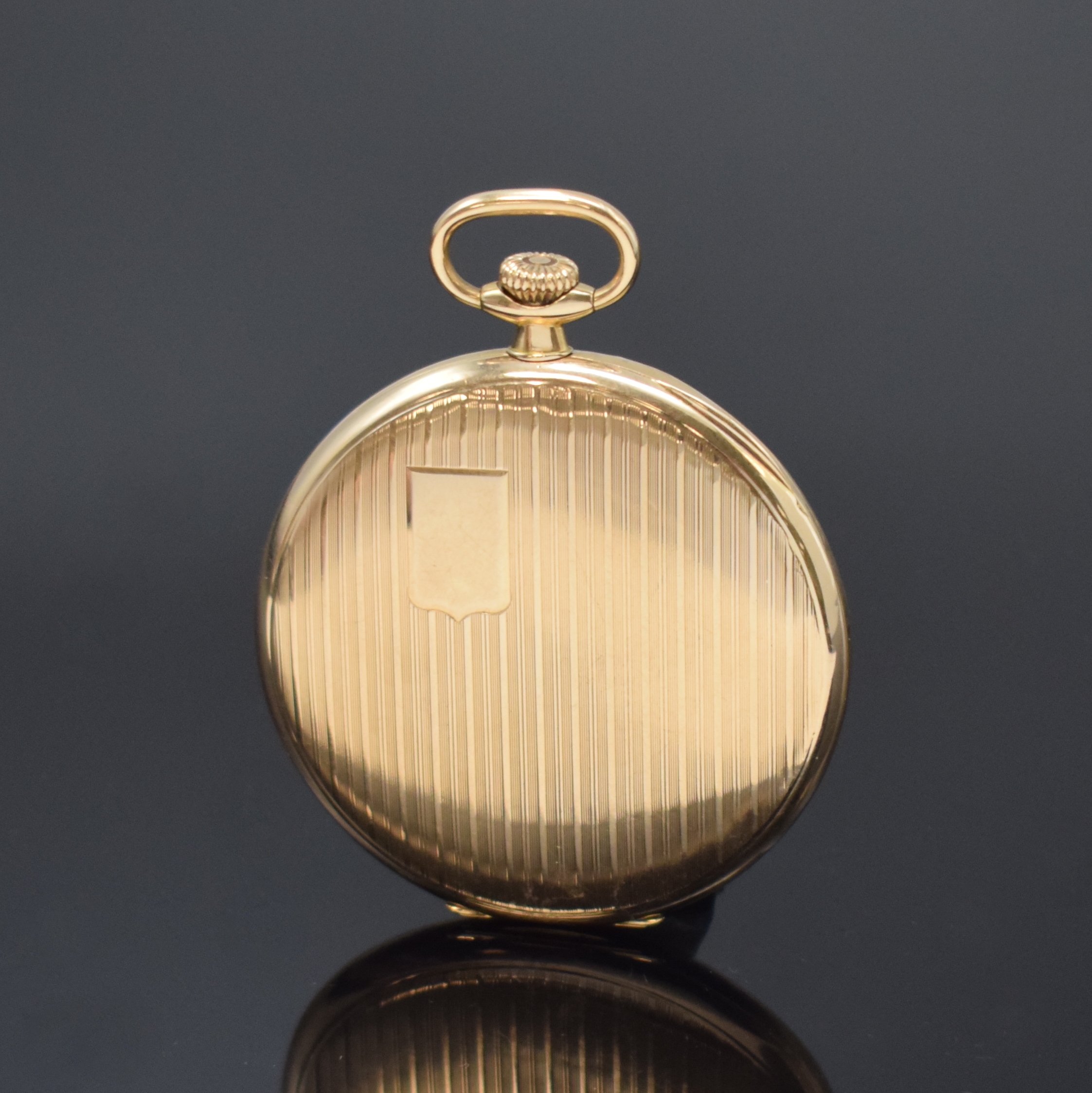 Detail a: IWC offene Frackuhr in GG 585/000, Schweiz um 1925, Streifen-guill. Geh., sign. Metallcuvette, gold. Zifferbl. m. aufges. gold. Breguetzahlen, gold. ...