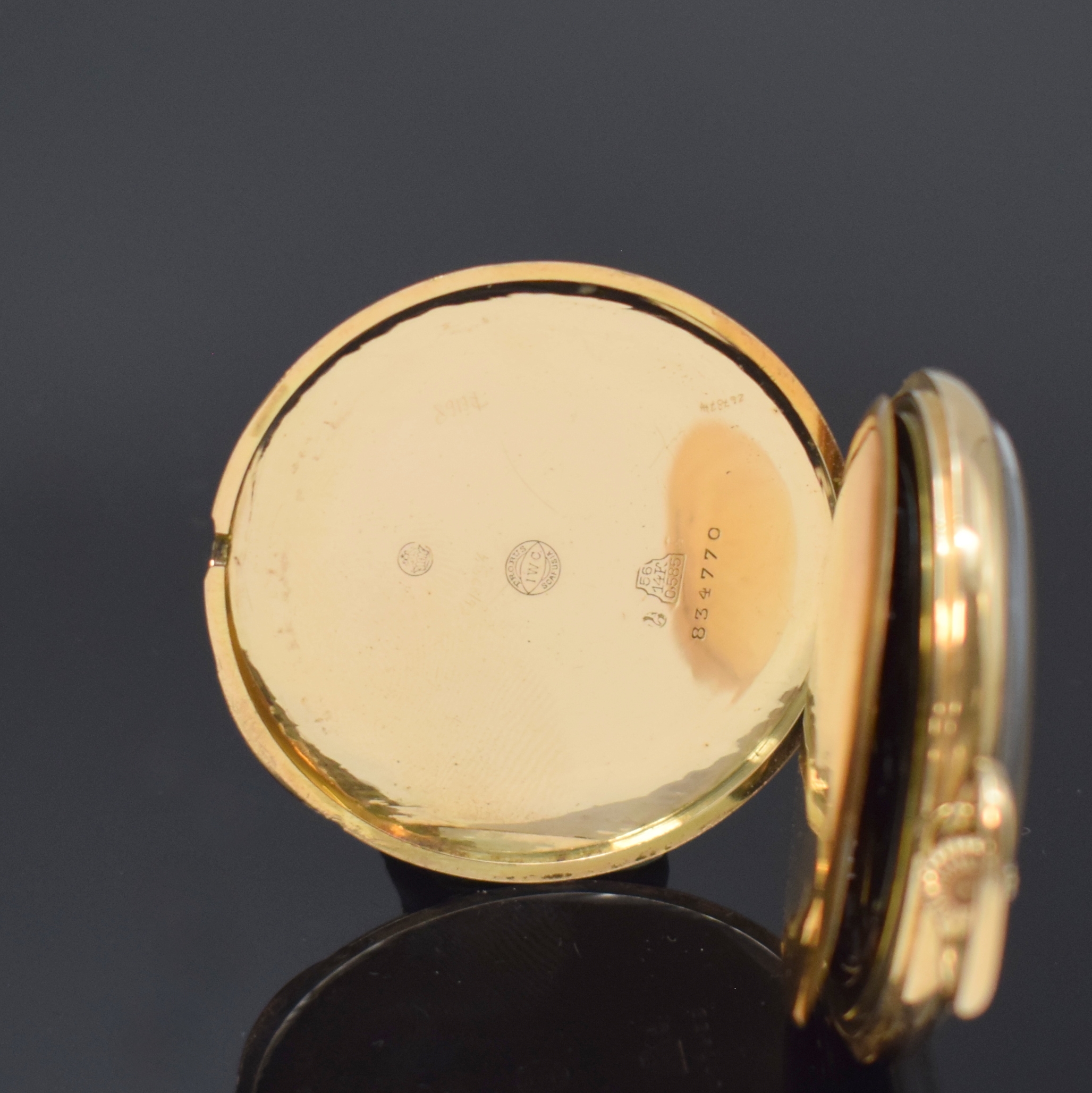Detail b: IWC offene Frackuhr in GG 585/000, Schweiz um 1925, Streifen-guill. Geh., sign. Metallcuvette, gold. Zifferbl. m. aufges. gold. Breguetzahlen, gold. ...