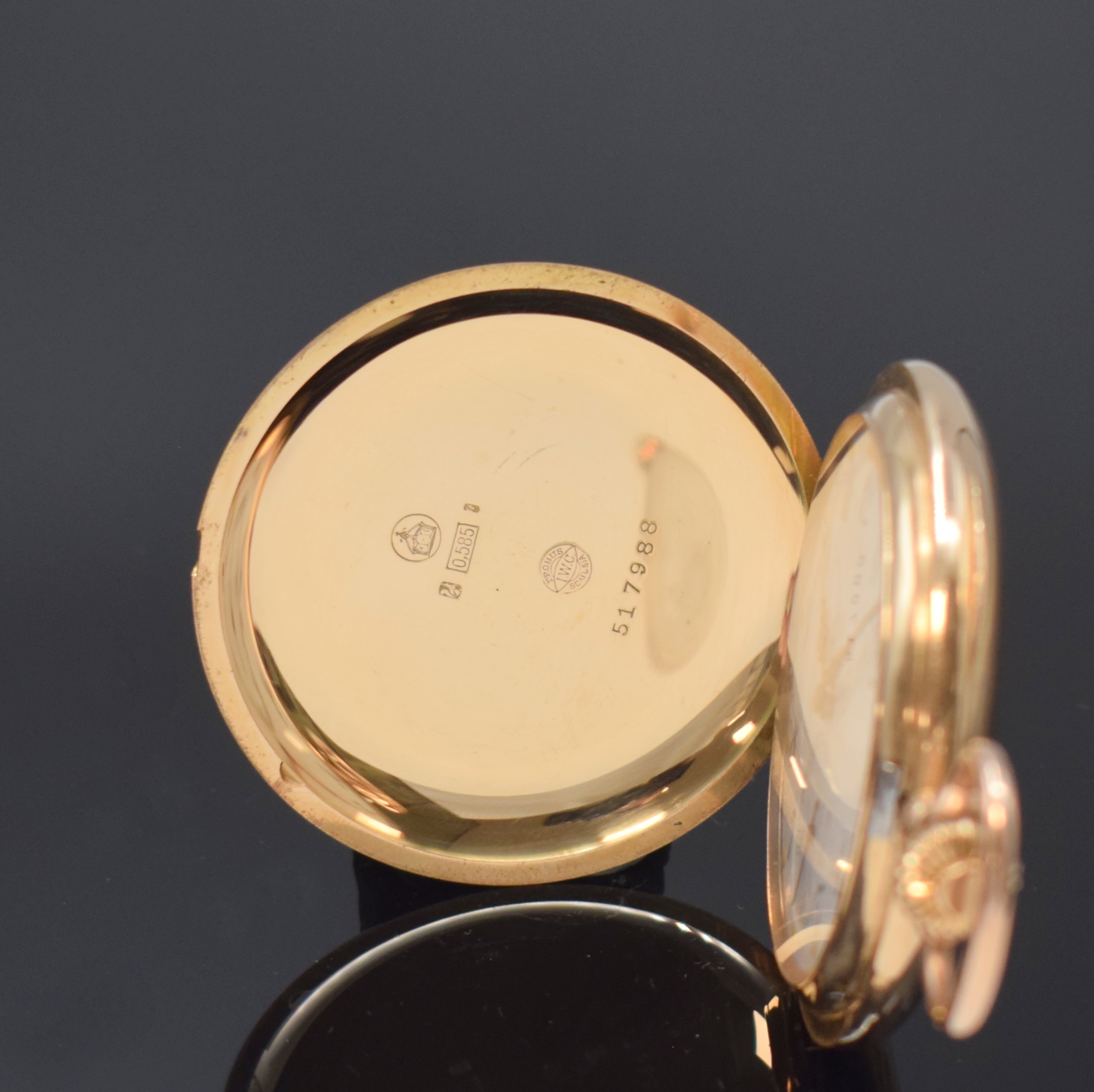 Detail a: IWC Herrensavonette in Roségold 585/000, Schweiz um 1910, gut erhaltenes, guill. 3- Deckel Goldgeh., Emailzifferbl. m. arab. Zahlen, spätere ...