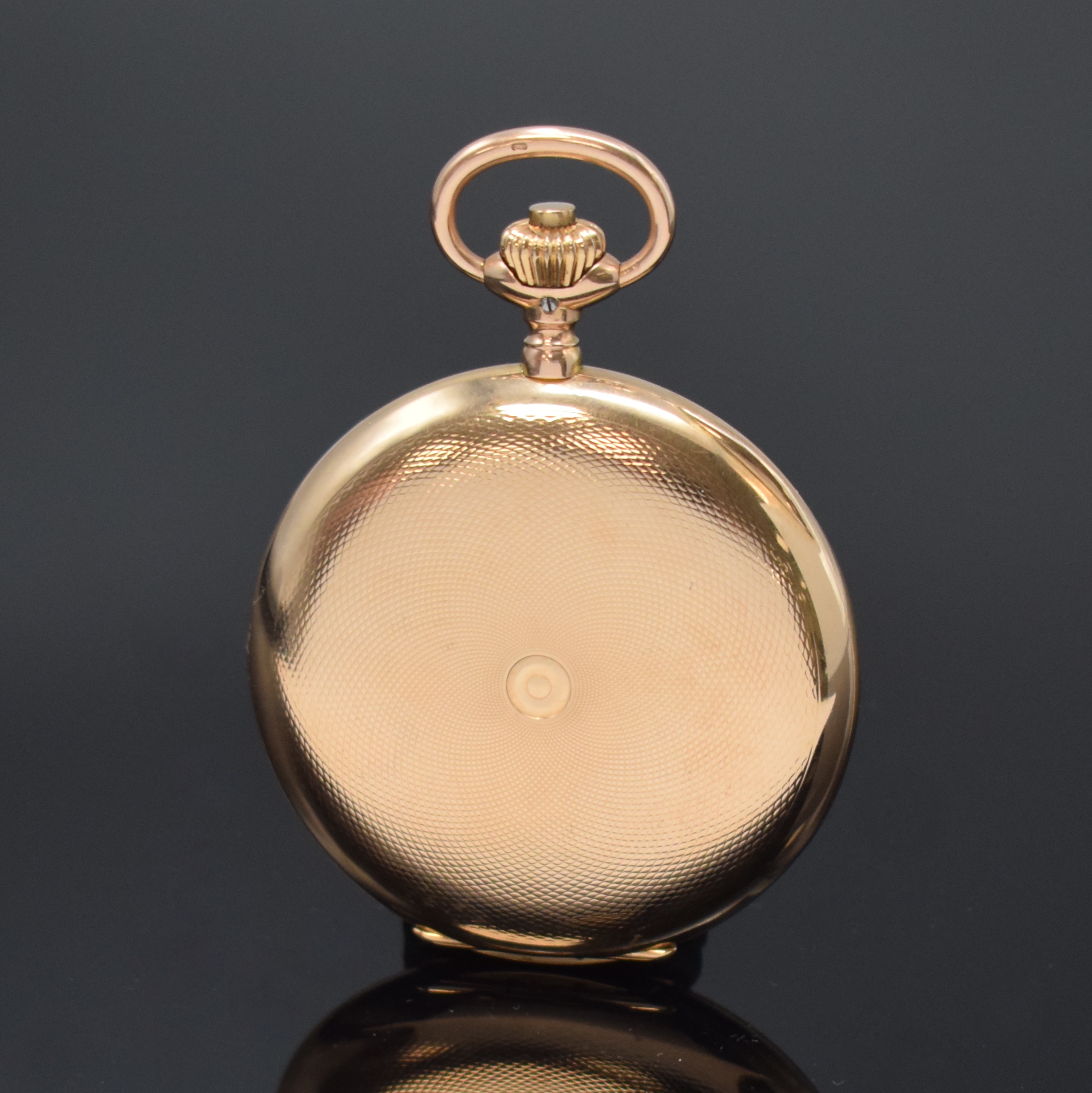 Detail c: IWC Herrensavonette in Roségold 585/000, Schweiz um 1910, gut erhaltenes, guill. 3- Deckel Goldgeh., Emailzifferbl. m. arab. Zahlen, spätere ...