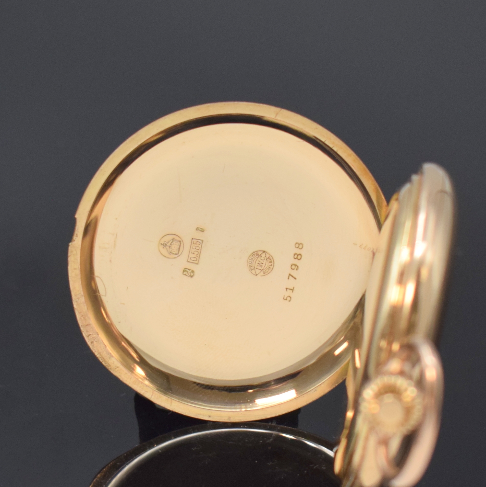 Detail d: IWC Herrensavonette in Roségold 585/000, Schweiz um 1910, gut erhaltenes, guill. 3- Deckel Goldgeh., Emailzifferbl. m. arab. Zahlen, spätere ...