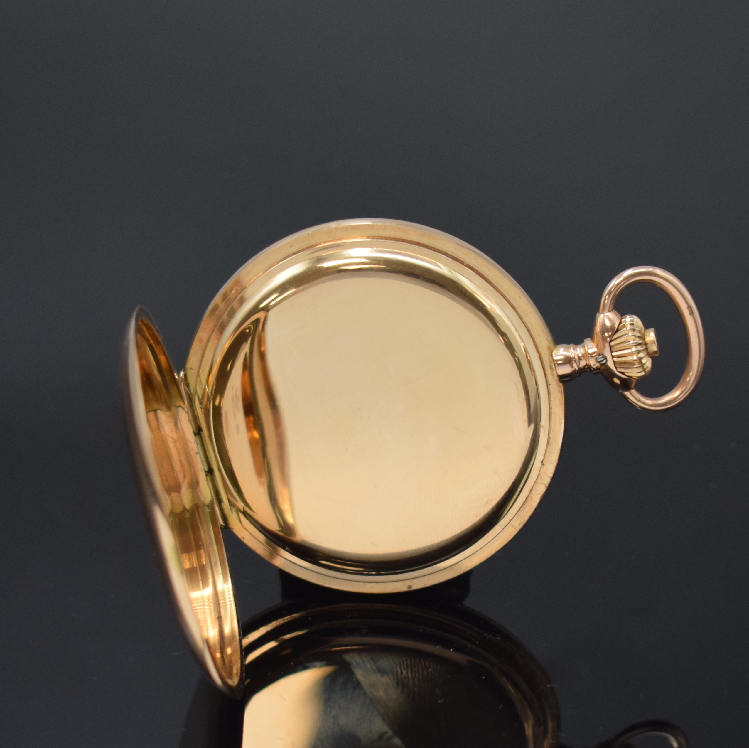 Detail e: IWC Herrensavonette in Roségold 585/000, Schweiz um 1910, gut erhaltenes, guill. 3- Deckel Goldgeh., Emailzifferbl. m. arab. Zahlen, spätere ...