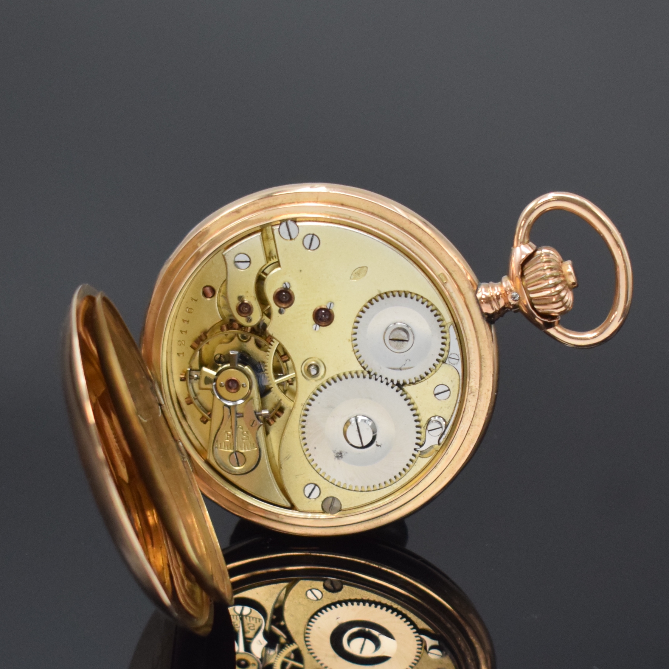 Detail f: IWC Herrensavonette in RG 585/000, Schweiz um 1895, 2-Deckel Goldgeh., aufges. Monogramm, Sprungdeckel-Scharnier rep., Emailzifferbl. besch., gold. ...