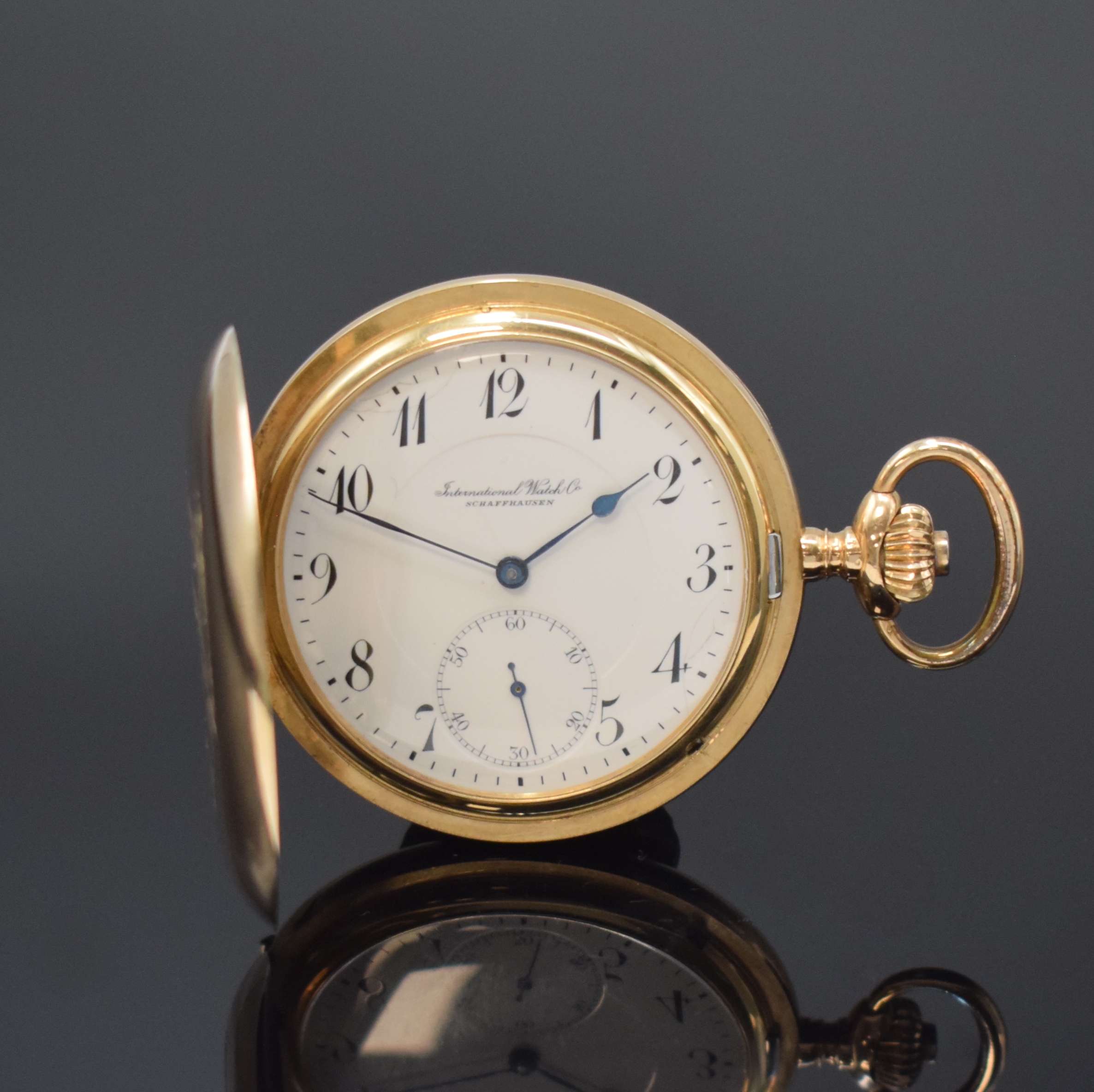 IWC Herrensavonette in GG 585/000, Schweiz um 1917, neutrales, glattes 2-Deckel Goldgeh., Monogramm-Grav. auf dem Sprungdeckel, sign. Emailzifferbl. ...