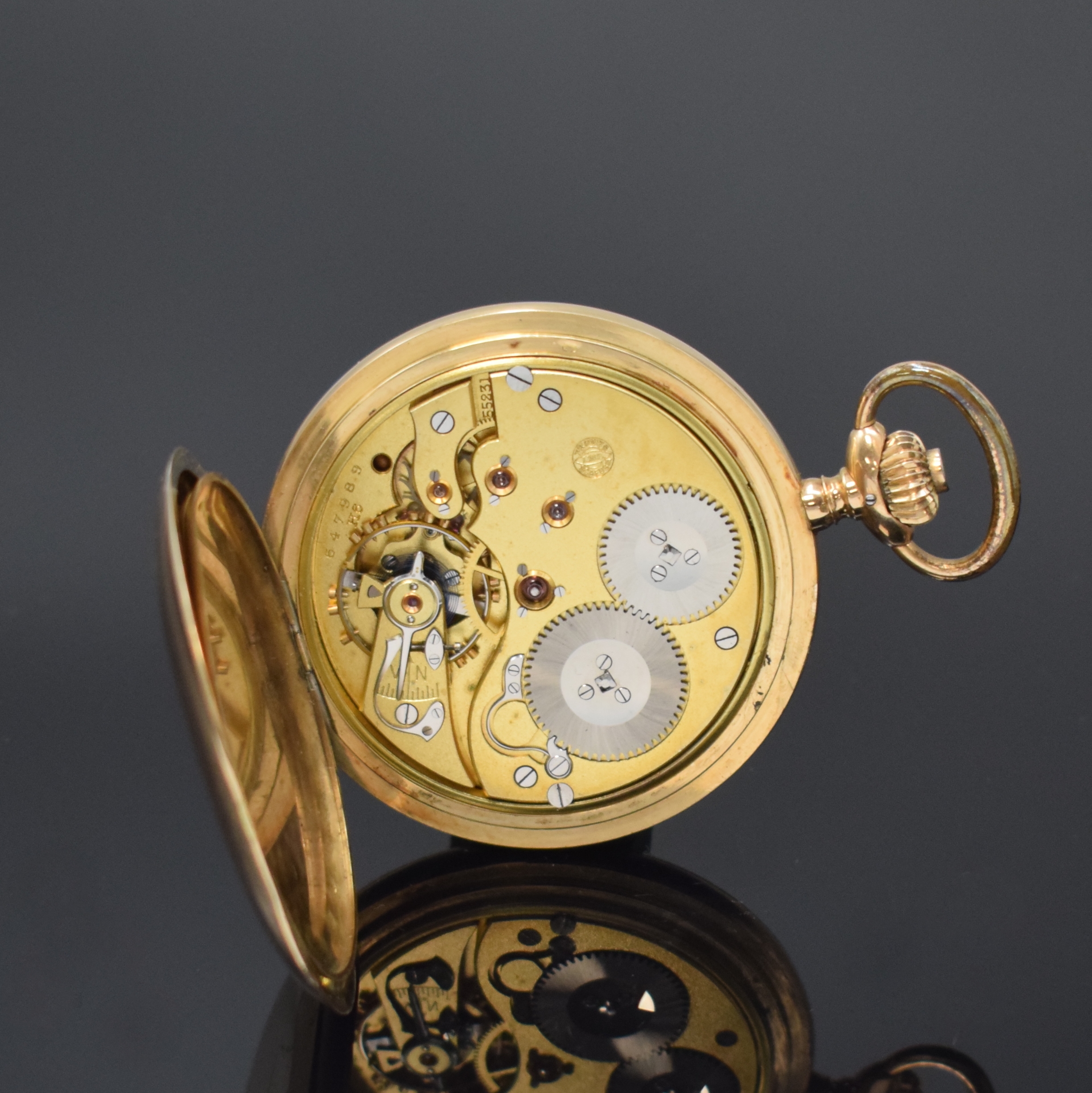 Detail f: IWC Herrensavonette in GG 585/000, Schweiz um 1917, neutrales, glattes 2-Deckel Goldgeh., Monogramm-Grav. auf dem Sprungdeckel, sign. Emailzifferbl. ...