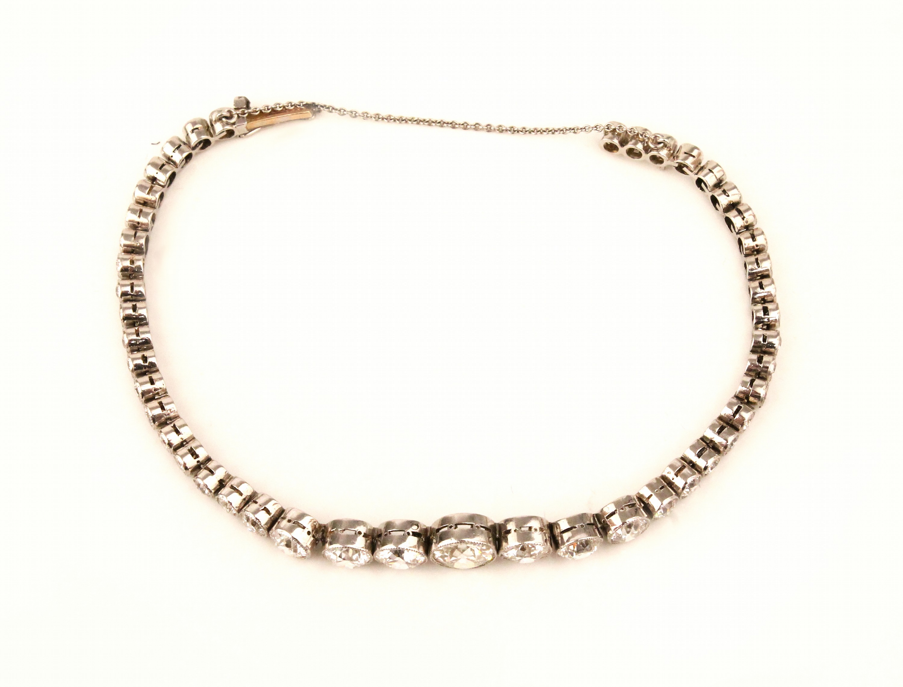 Detail c: Platin Diamant-Armband, Platin 950/000, 1920er Jahre, 1 Altschliff-Diamant ca. 1.50 ctWeiß/si, 44 Altschliff-Diamanten im Verlauf zus. ca. 5.50 ct ...