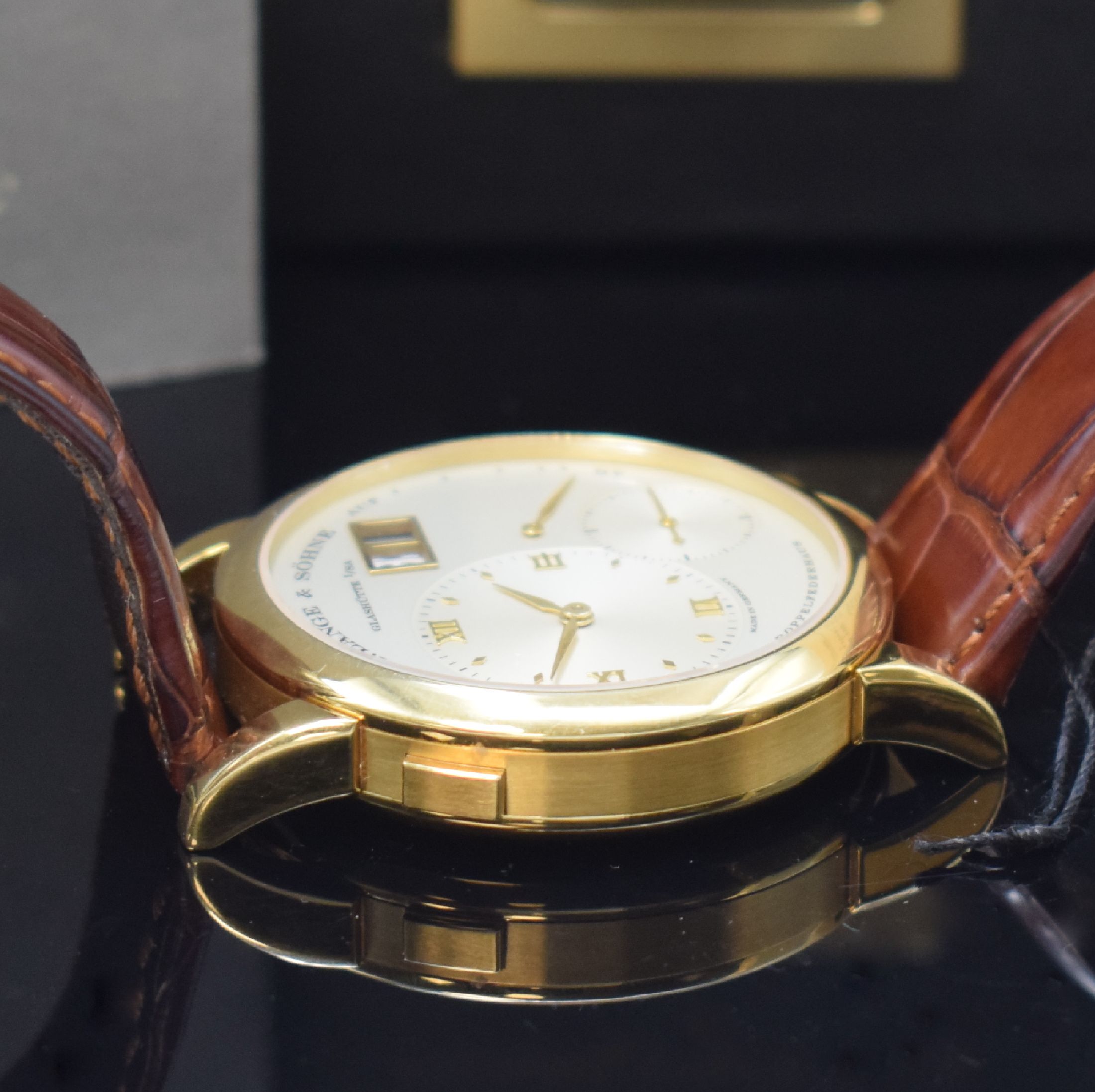 Detail e: A. LANGE & SÖHNE sehr seltene frühe Lange 1 Referenz 101.001 in GG 750/000, Handaufzug, noch massiver Goldboden 6-fach verschr., innenbez. R.101, ...