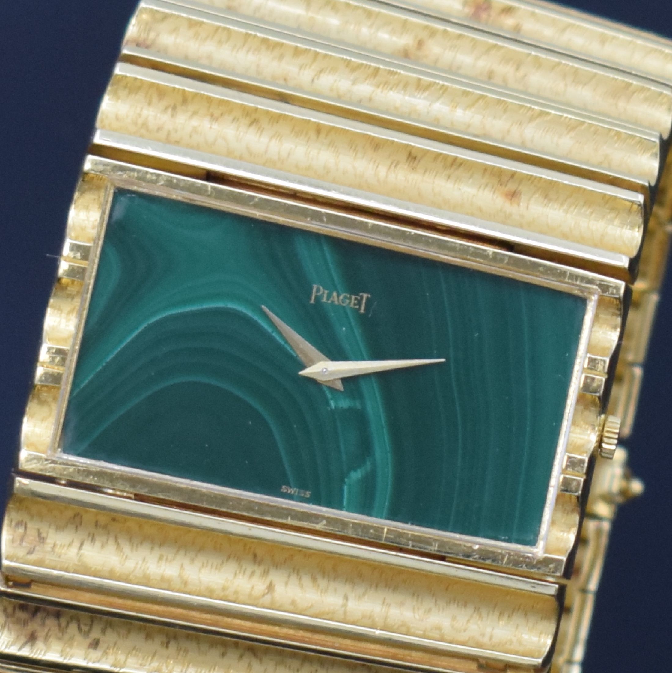 Detail a: PIAGET feine, seltene und extrem ausgefallene,Manschetten-förmige Armbanduhr in GG 750/000 mit Malachit-Zifferblatt Ref. 9060 D 78, Schweiz 1970er ...