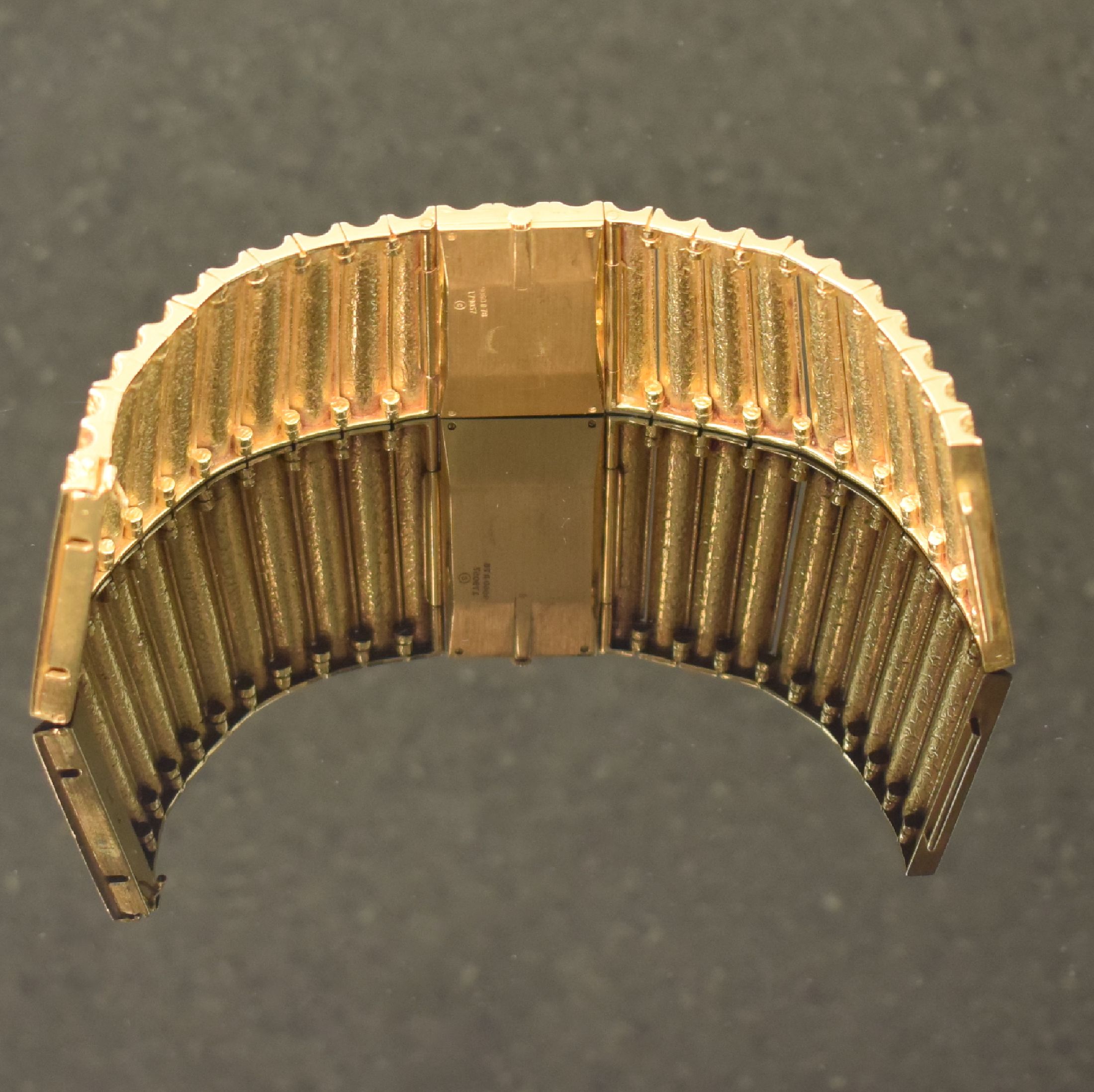 Detail d: PIAGET feine, seltene und extrem ausgefallene,Manschetten-förmige Armbanduhr in GG 750/000 mit Malachit-Zifferblatt Ref. 9060 D 78, Schweiz 1970er ...