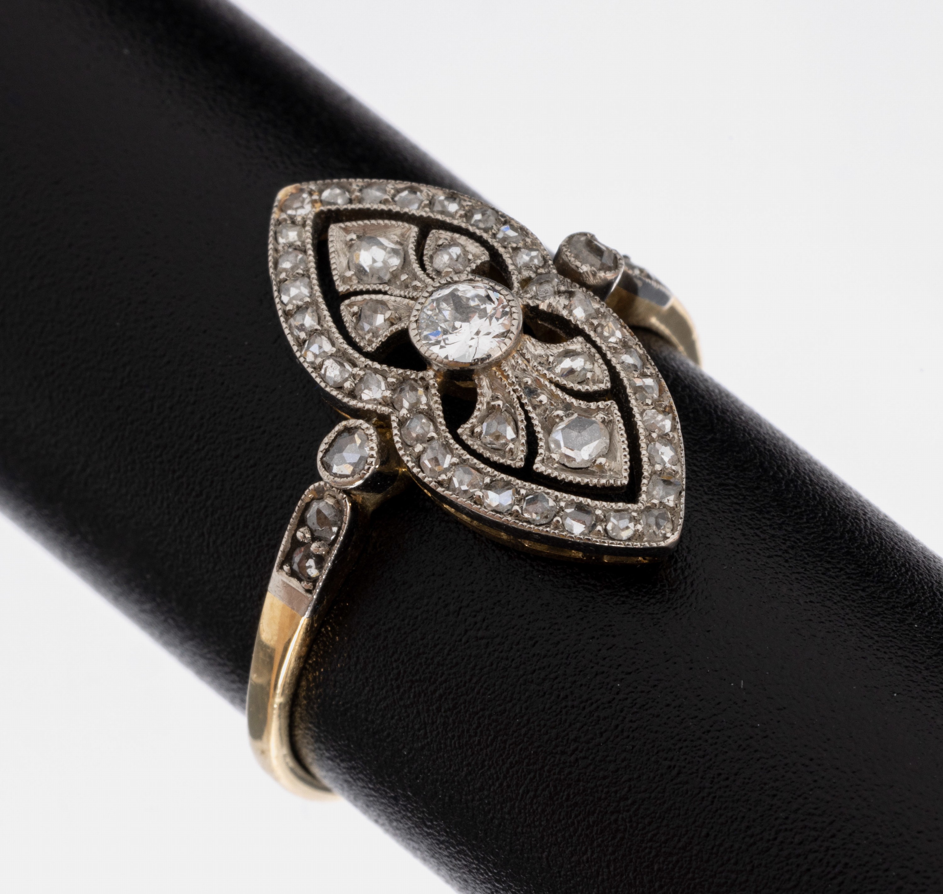 14 kt Gold Art-Deco Diamant-Ring, GG 585/000 und Platin, 1920er Jahre, Altschliffdiamant und Diamantrosen zus. ca. 0.50 ct Weiß/si-p 1, RW 55, ca. ...