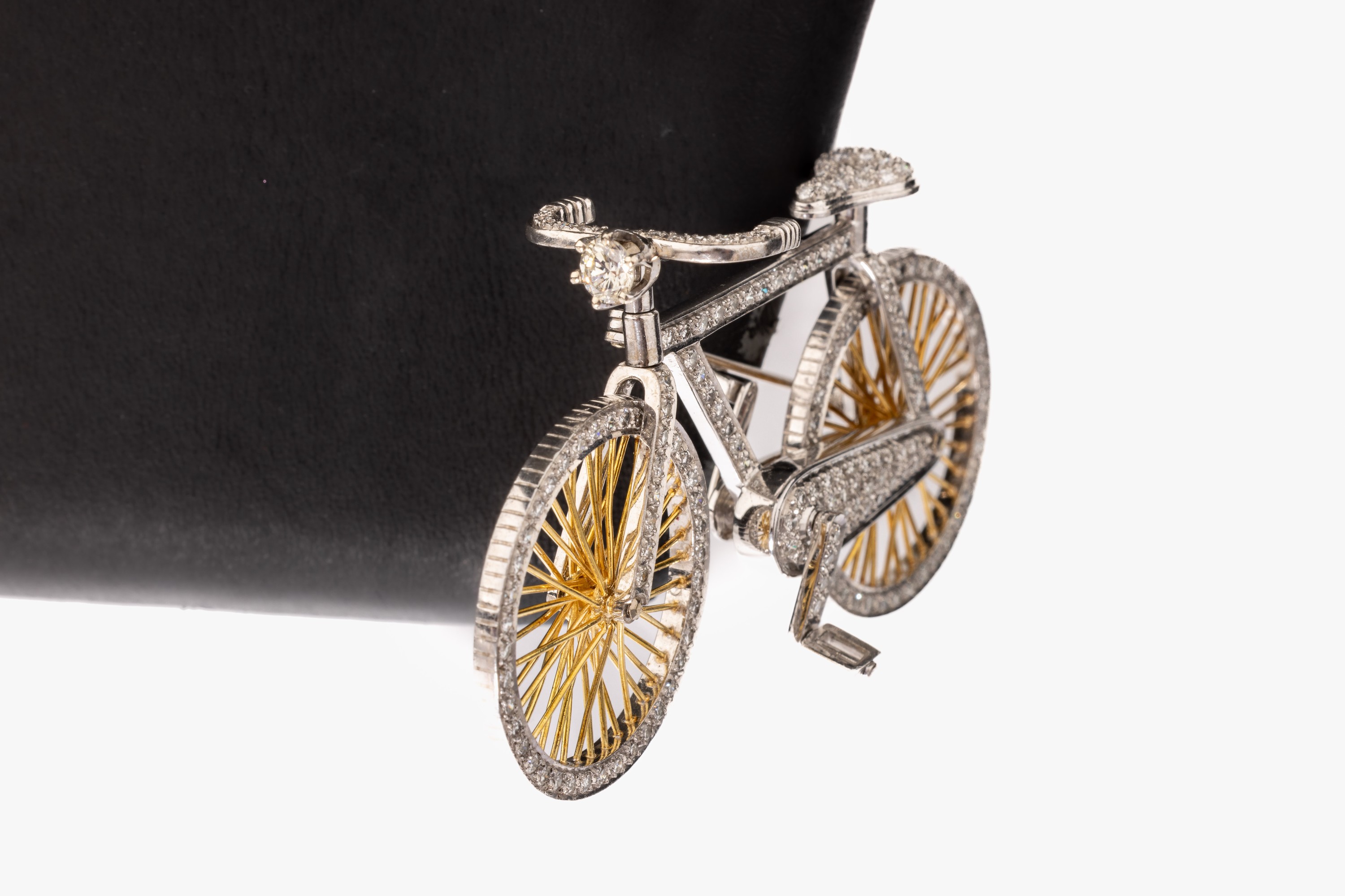 Detail a: Ausgefallene 18 kt Gold Brillant-Brosche "Fahrrad", GG/WG 750/000, Räder, Lenker und Pedale bewegl. gearbeitet, Unikat, Brillanten zus. ...