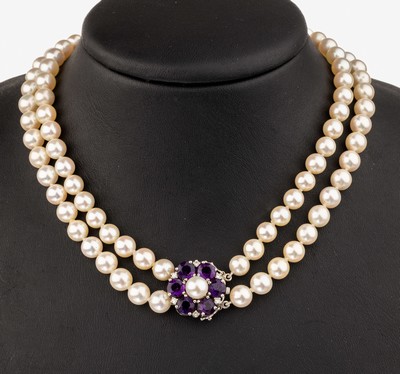 Image 26757667 - Cultured pearl-necklace with 18 kt gold amethyst-brilliant-clasp