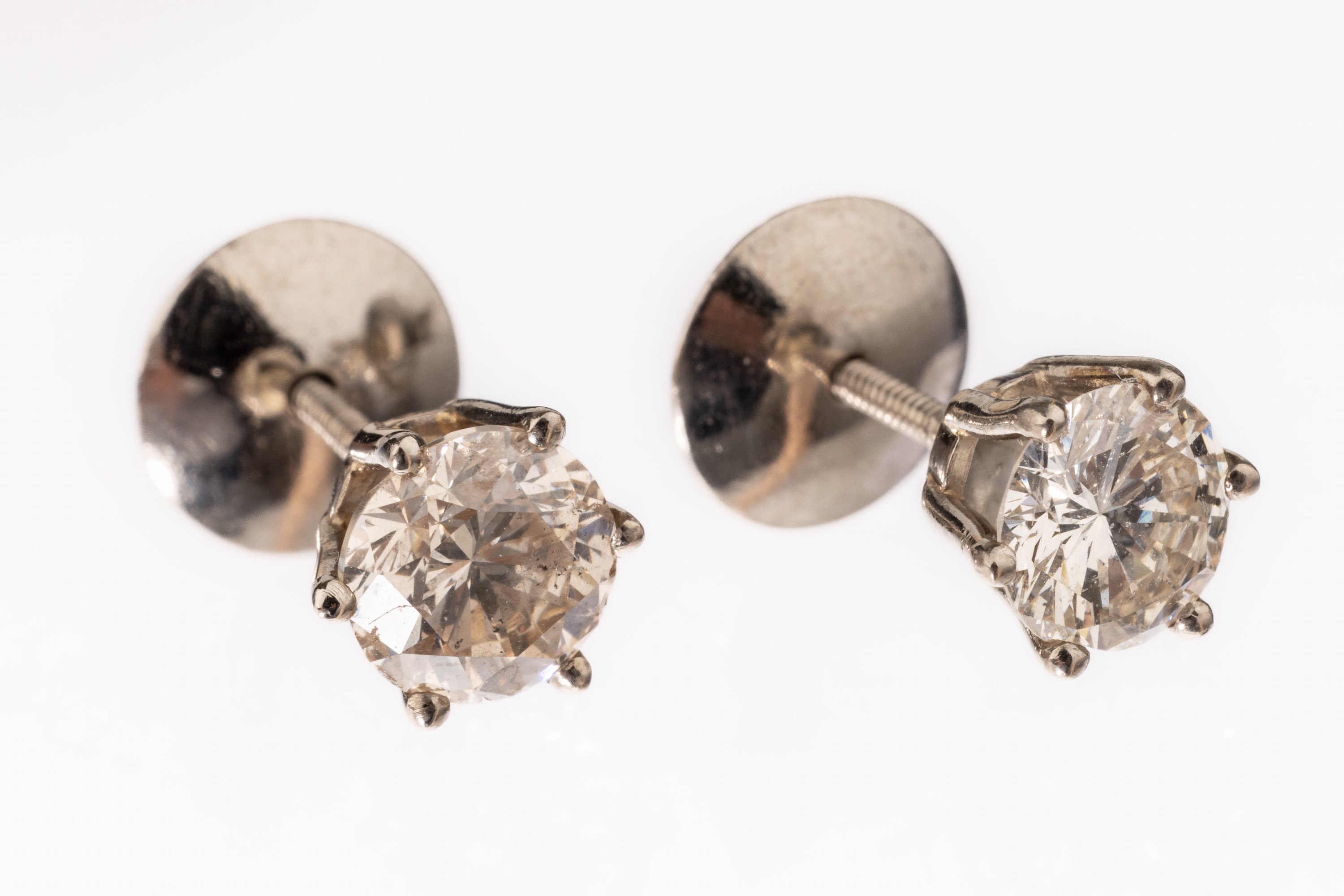 Paar 18 kt Gold Brillant Ohrstecker, WG 750/000, 2 Brillanten zus. ca. 2.06 ct get.Weiß/si-p